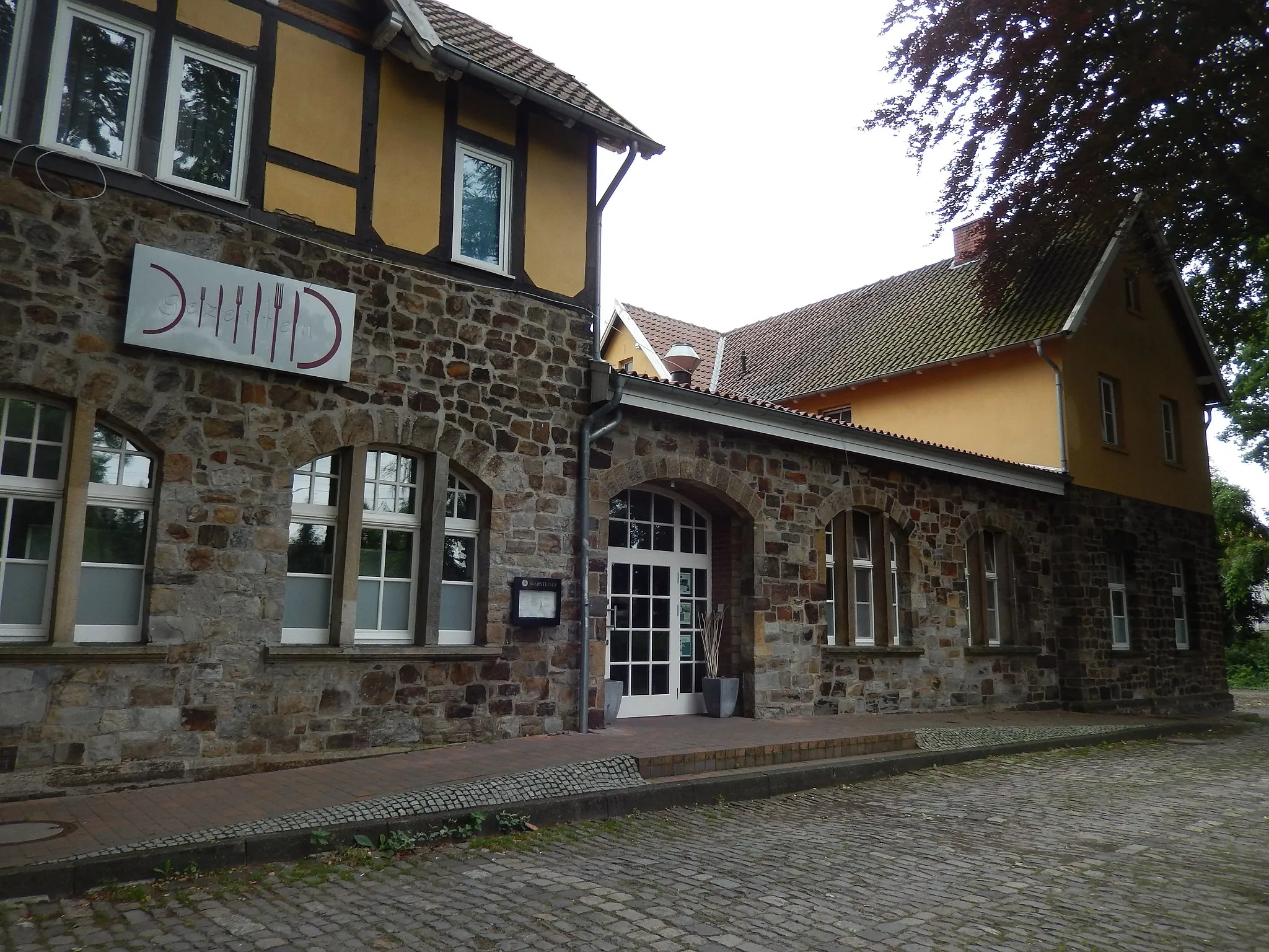 Photo showing: ehem. Bahnhofsgebäude Osnabrück-Eversburg, Restaurant Gezeiten