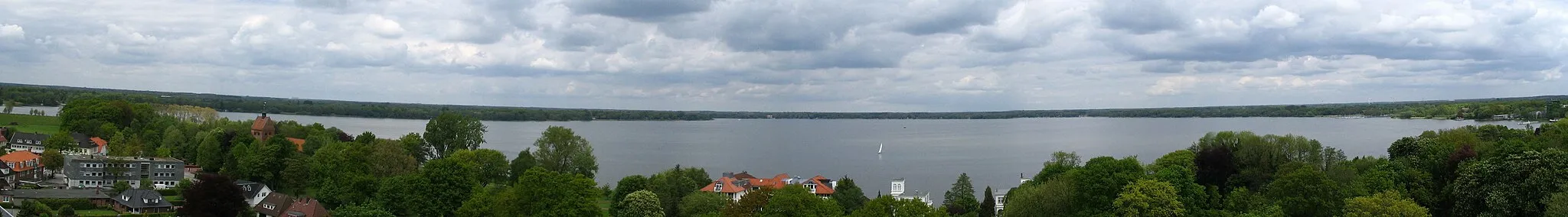 Photo showing: Bad Zwischenahner Meer vom Wasserturm aus 18.05.05.

Fotograf: Frank Wintermann