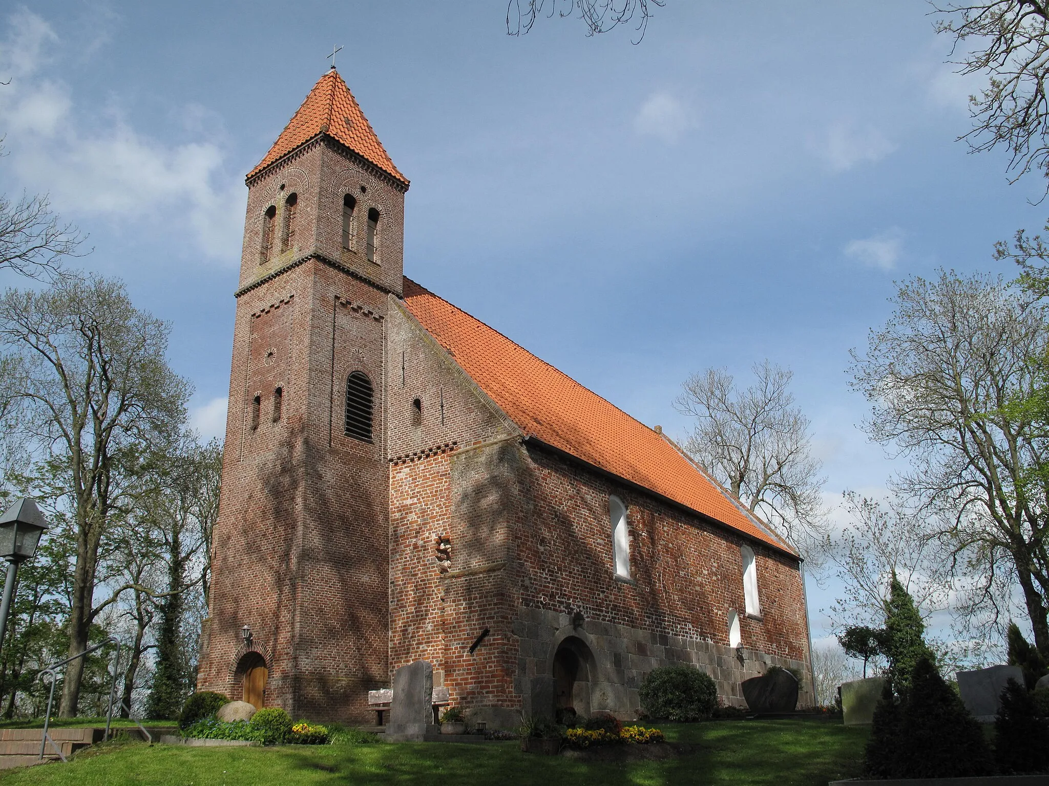 Photo showing: Sandel, church