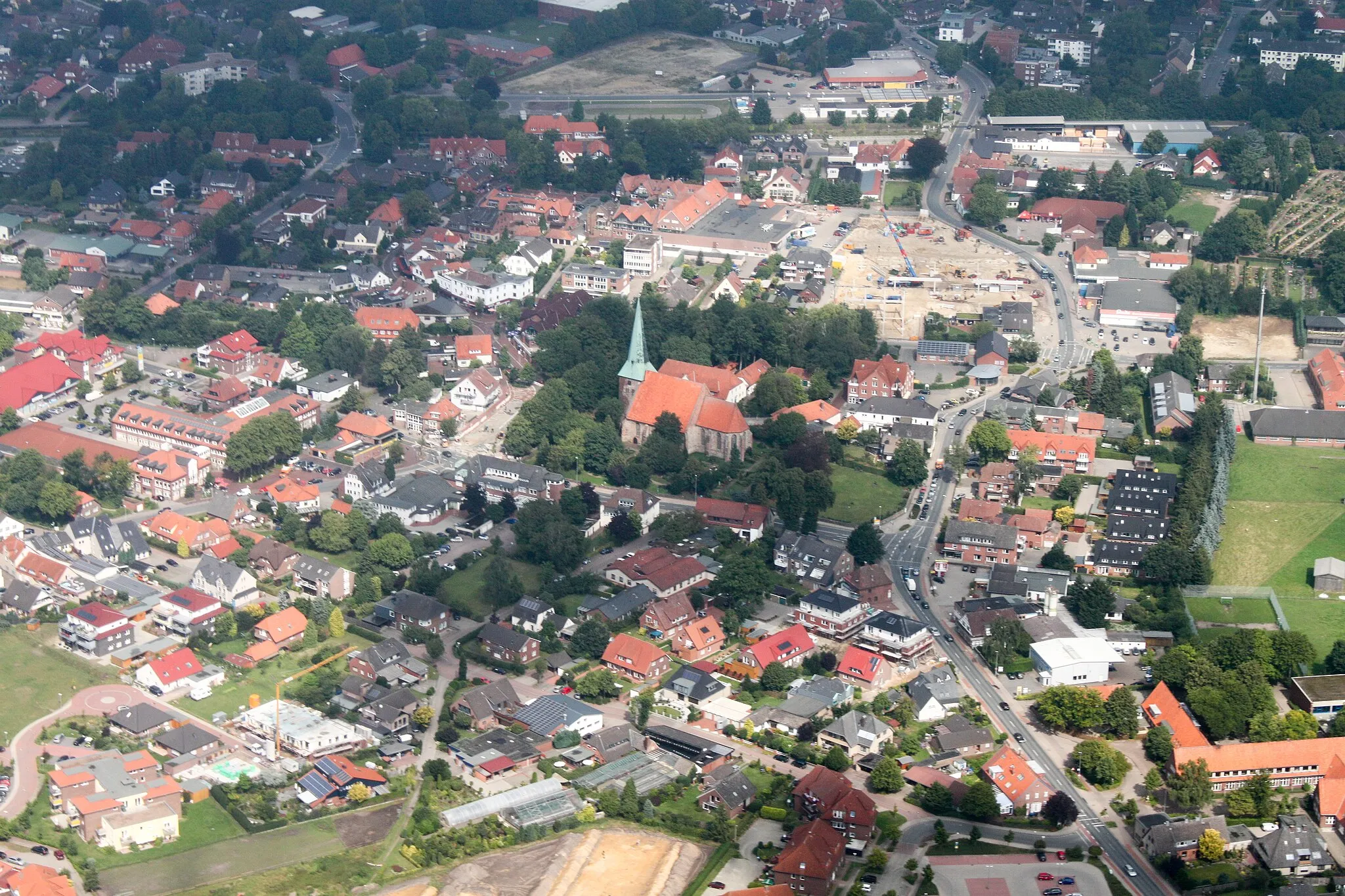 Photo showing: Fotoflug: von Flughafen Ganderkesee - Ganderkesee Stadt - Hasportsee - Roland Center - Grollaner See - Airport Bremen (identische Bildbeschreibung für File:2012-08-08-fotoflug-bremen zweiter flug 0001.JPG bis File:2012-08-08-fotoflug-bremen zweiter flug 0100.JPG