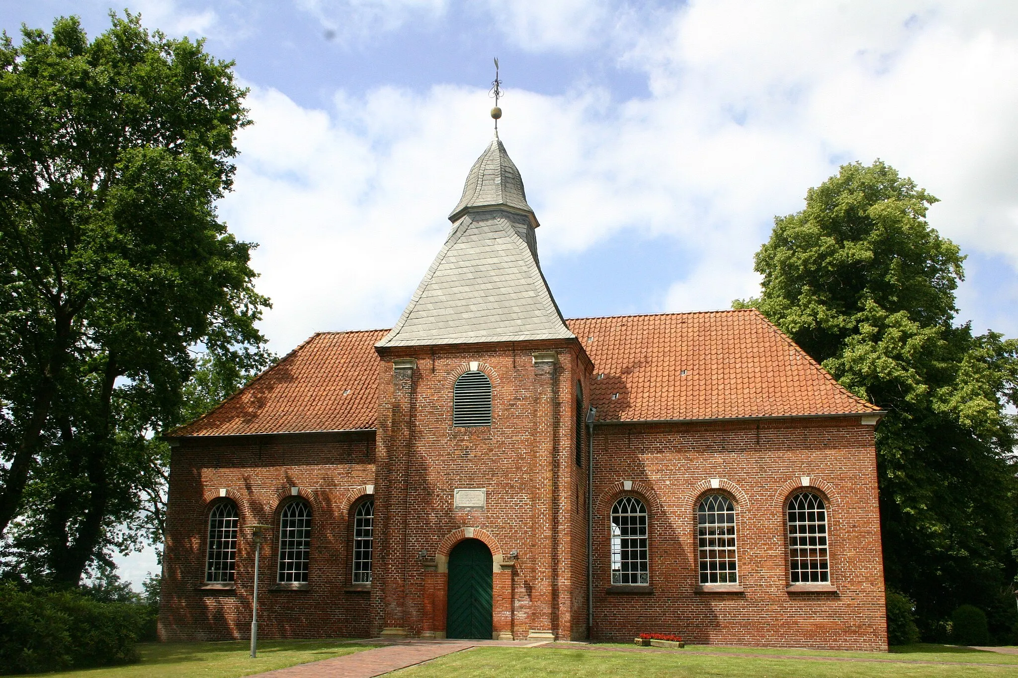 Photo showing: Historic Maria Magdalena Church in Hatshausen, district of Leer, East Frisia, Germany
