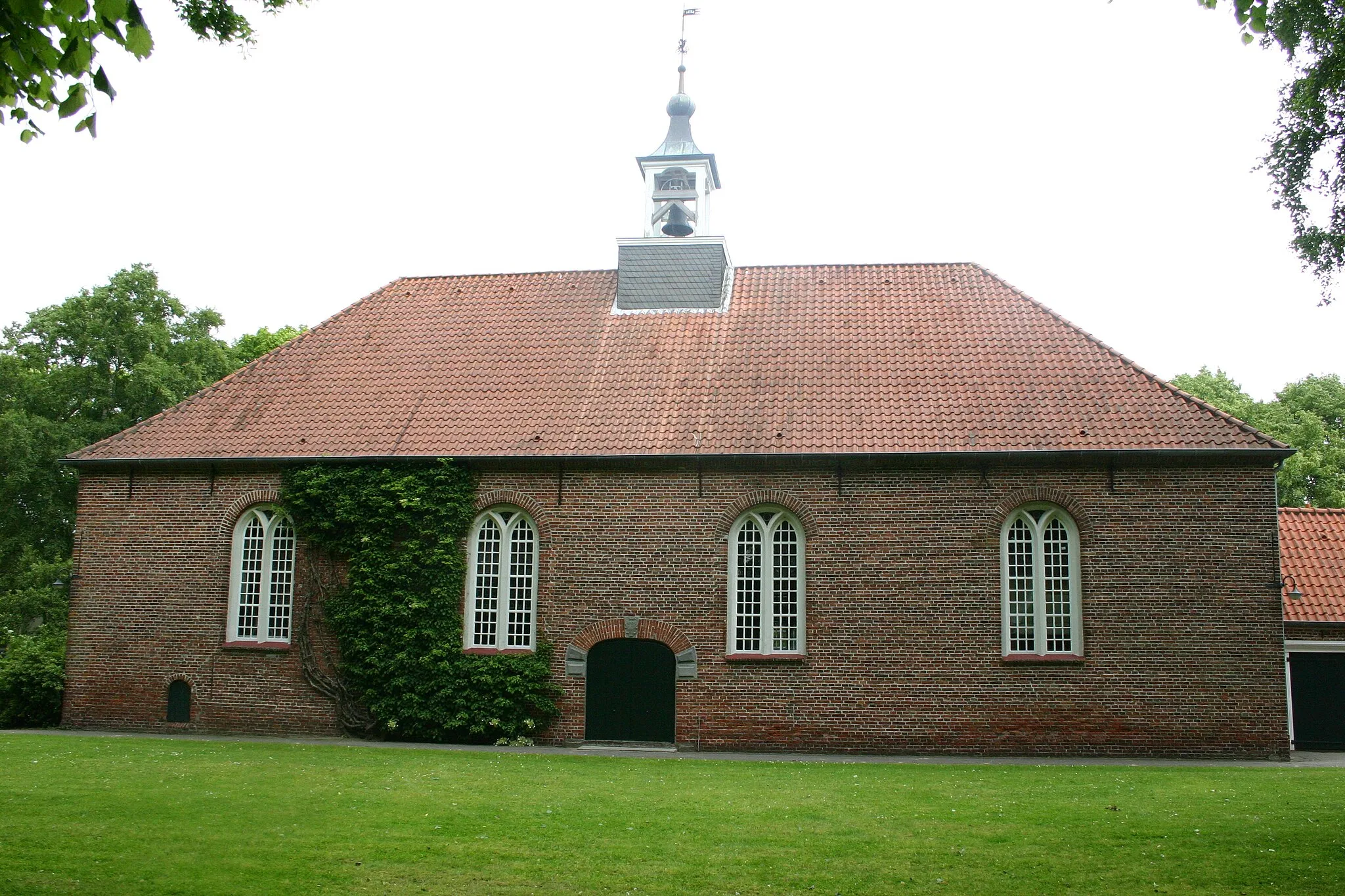 Photo showing: Historic church in Bargebur, district of Aurich, East Frisia, Germany