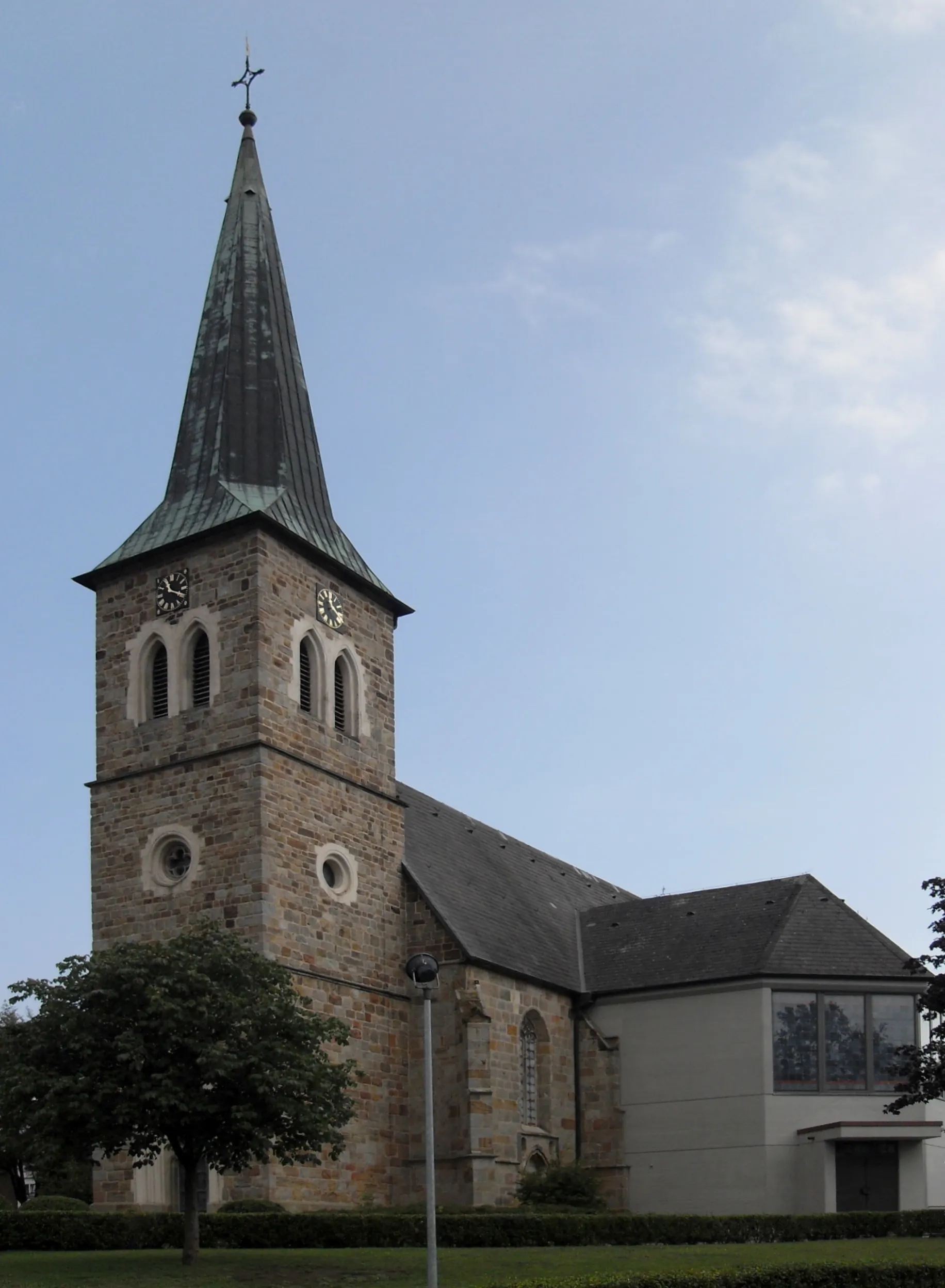 Photo showing: Südwestseite der Kirche St. Vitus in Lünne, Landkreis Emsland