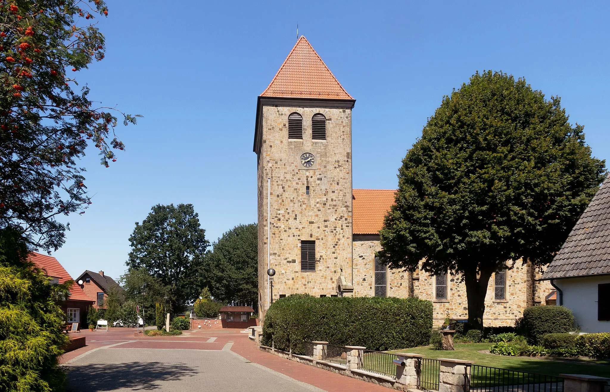 Photo showing: Andervenne, church: the Sankt Andreas Kirche