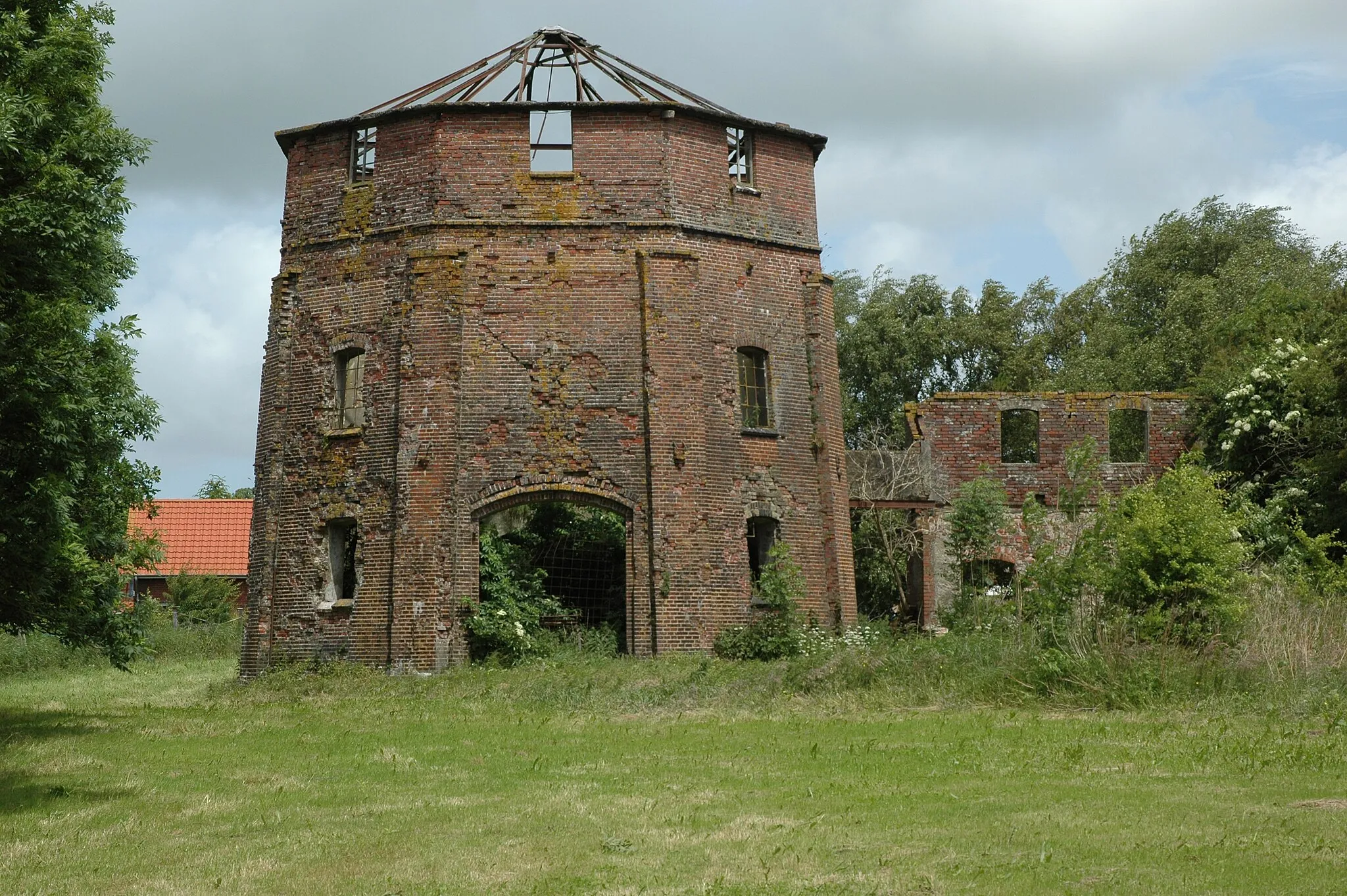 Photo showing: Reste der Windmühle in Utarp