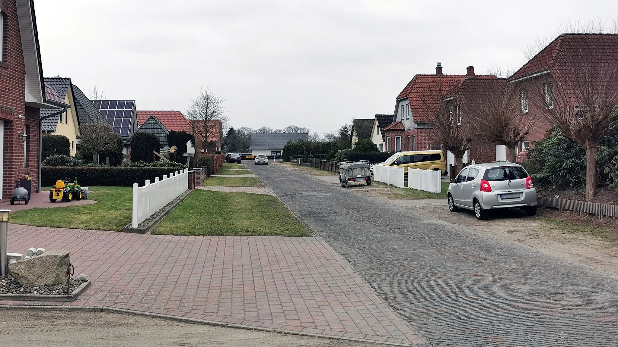 Photo showing: Wohnbebauung in der Hoheluchter Straße im Vareler Ortsteil Neuenwege