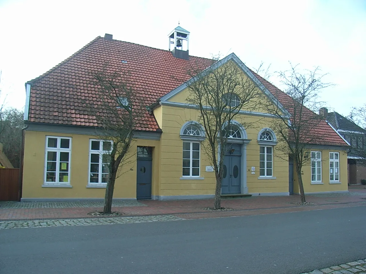 Photo showing: Martins Church in Ovelgönne, Lower Saxony, Germany