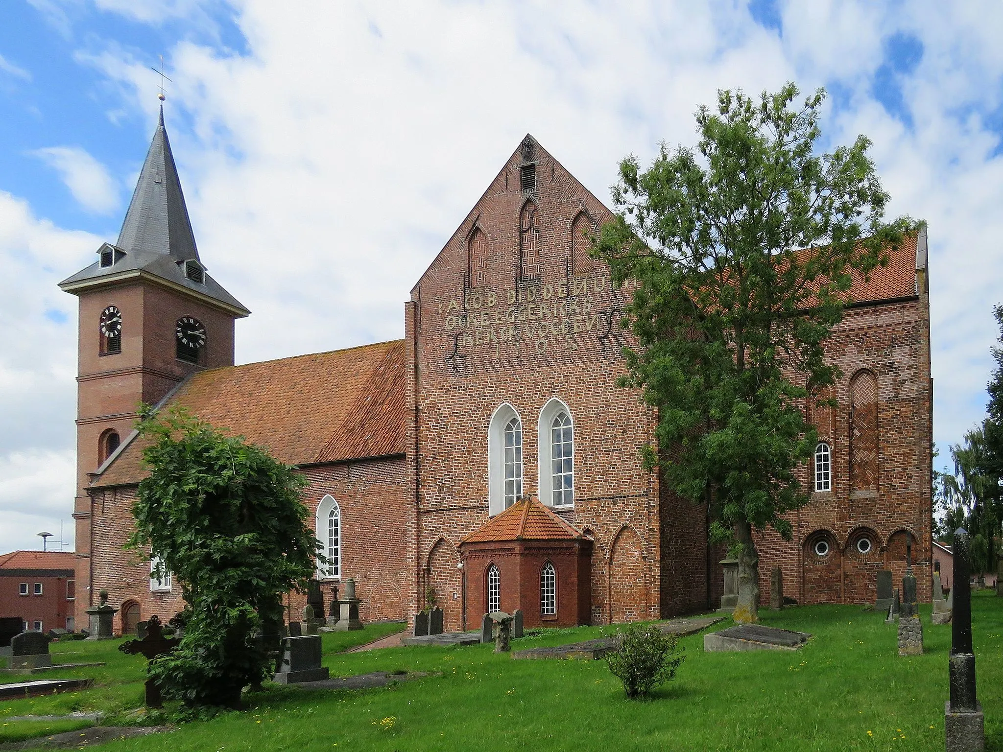 Photo showing: Bunde, Ostfriesland: Sankt Martinskirche zuidzijde. 13e eeuws