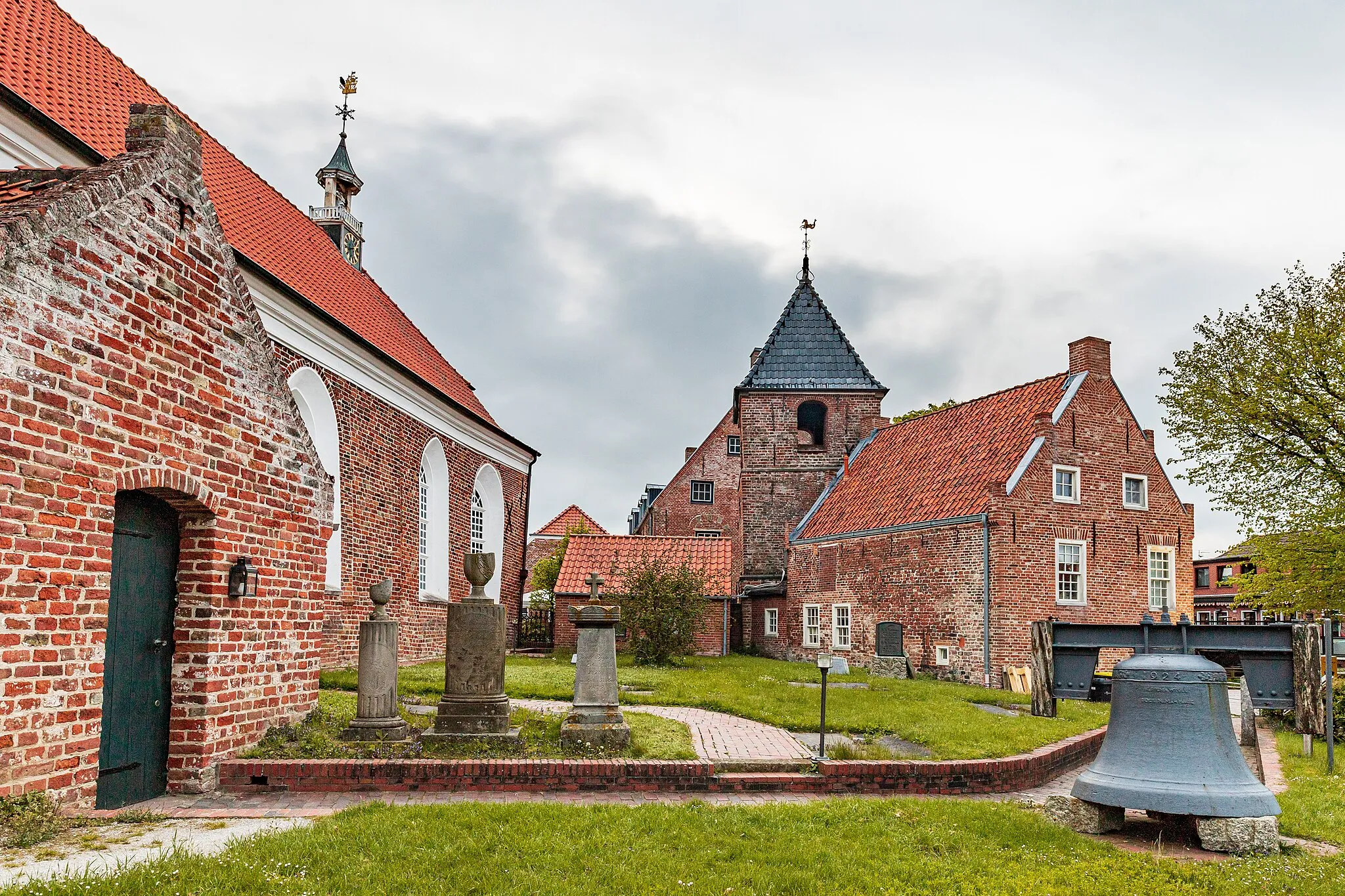 Photo showing: Kirche und Glockenturm von Greetsiel