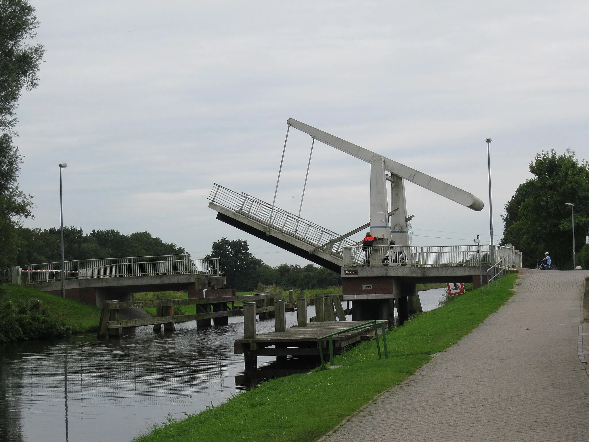 Photo showing: Klappbrücke wird geöffnet - bereit zur Durchfahrt