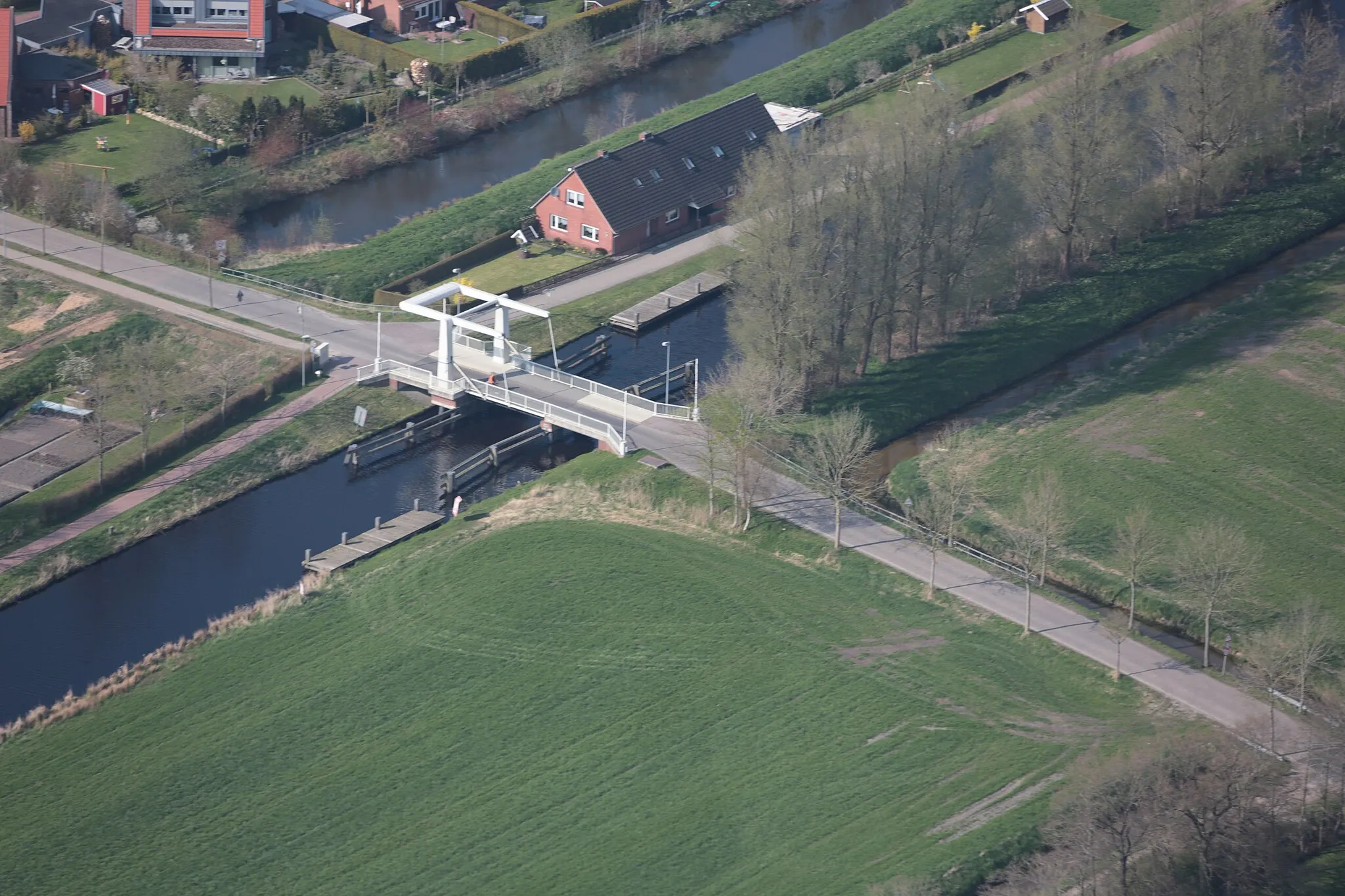 Photo showing: Fotoflug von Nordholz-Spieka nach Oldenburg und Papenburg

This photo was taken by Alchemist-hp. If you use one of my photos, an email (account needed) or a message or direct to: my email account would be greatly appreciated. Please note the license terms. Other licensing terms can get discussed, too.

This file is copyrighted and has been released under a license which is incompatible with Facebook's licensing terms. It is not permitted to upload this file to Facebook.