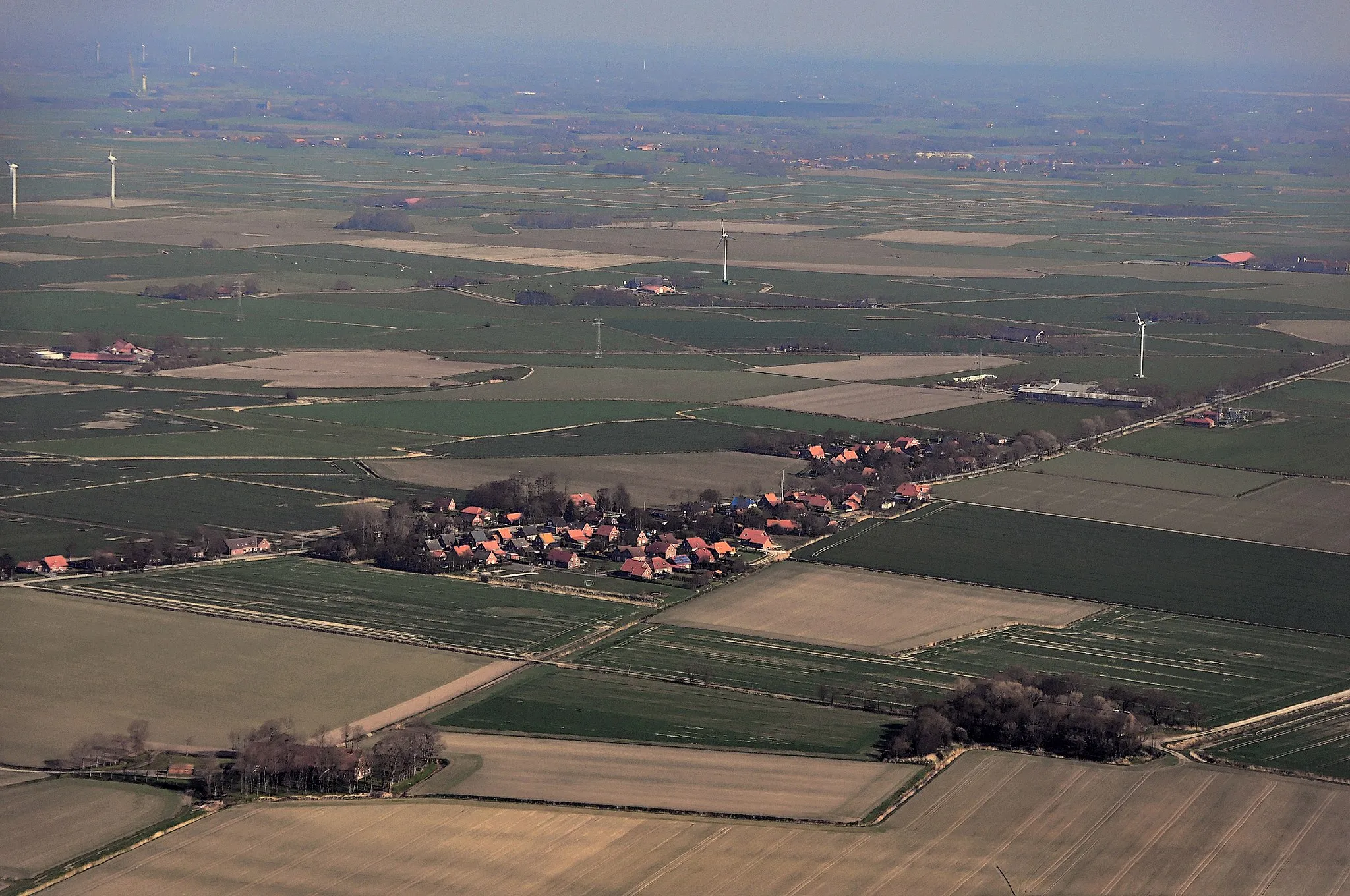 Photo showing: Luftbilder von der Nordseeküste 2013-05: Hagermarsch von NW