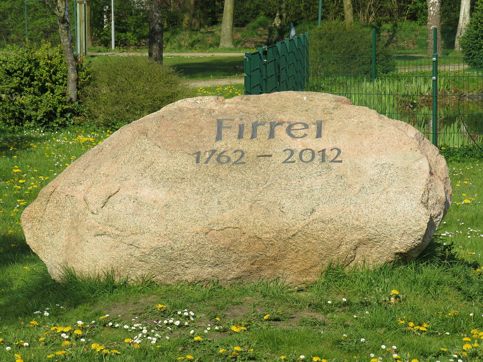 Photo showing: Gedenkstein Firrel 1762 – 2012 (Findling)