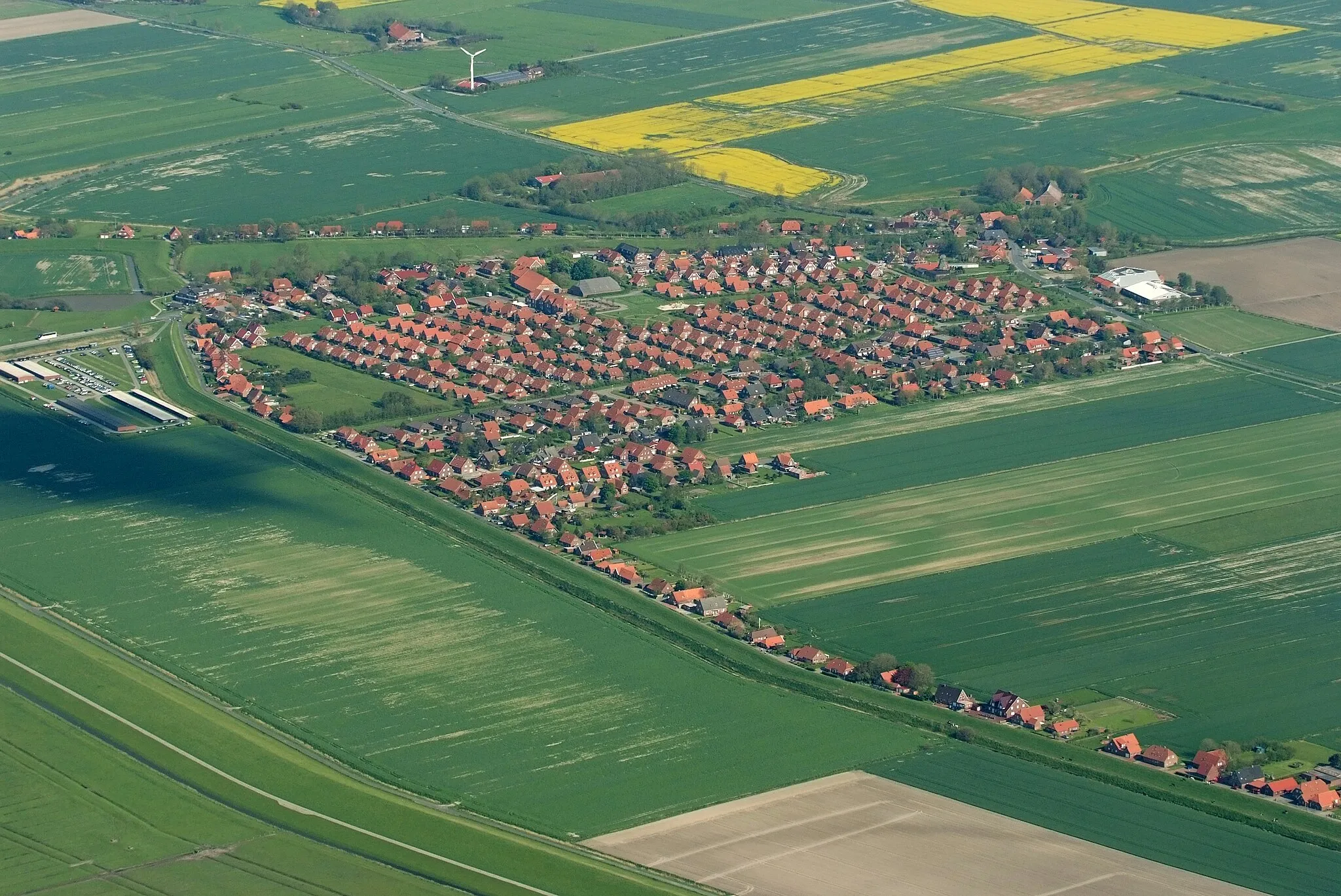 Photo showing: Neßmersiel
Fotoflug vom Flugplatz Nordholz-Spieka über Bremerhaven, Wilhelmshaven und die Ostfriesischen Inseln bis Borkum