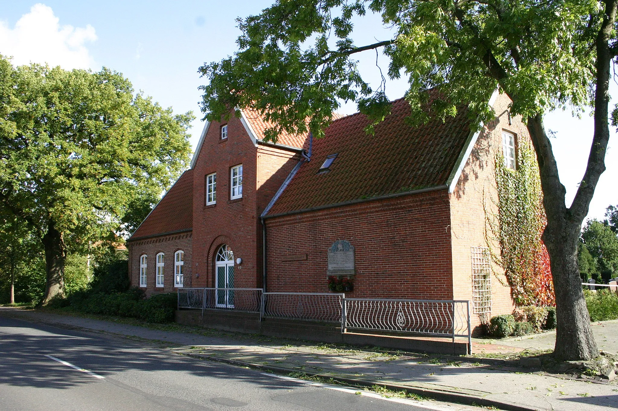 Photo showing: Schule in Schwerinsdorf