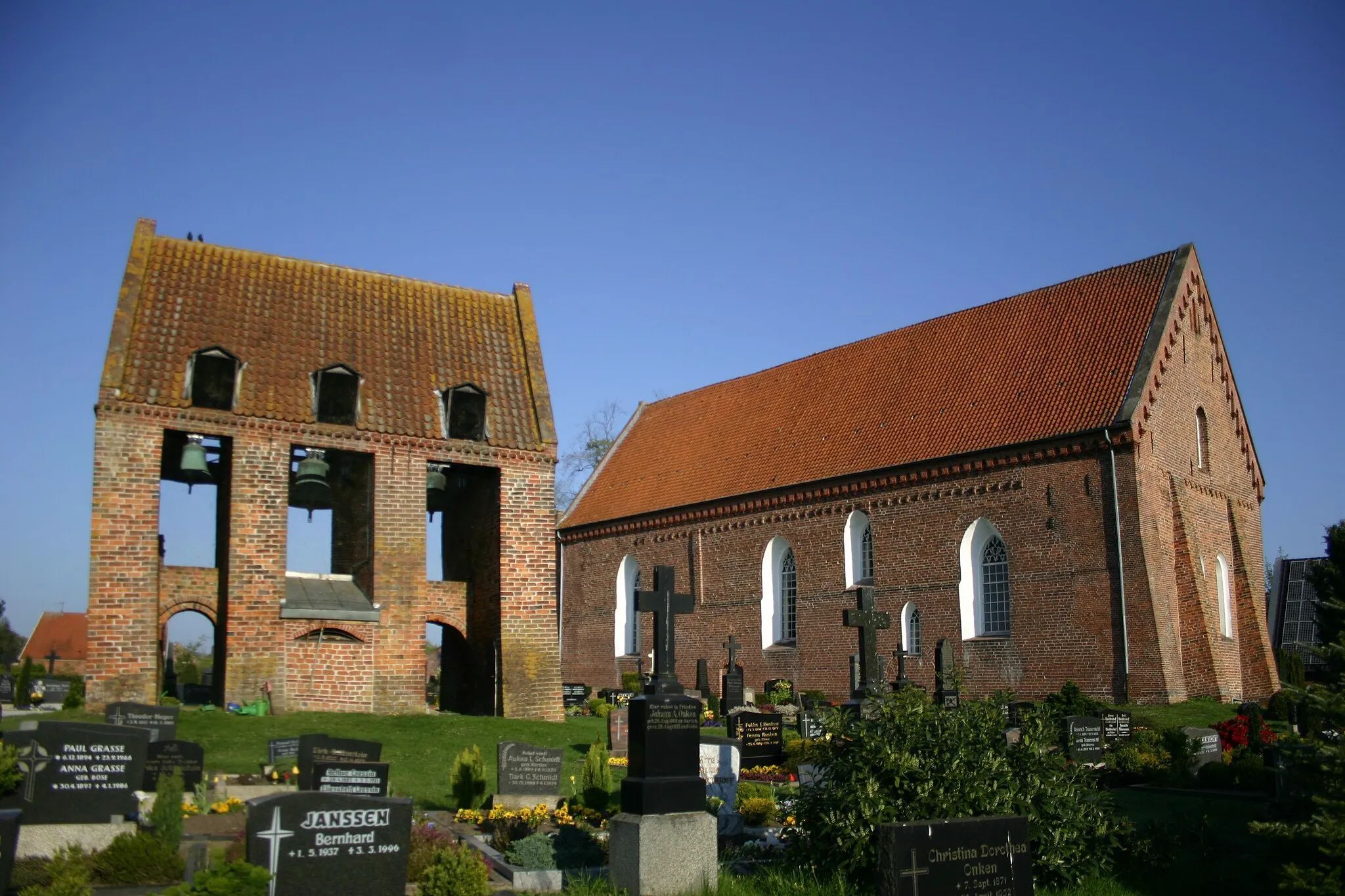 Photo showing: Historic church in Holtrop, district of Aurich, East Frisia, Germany
