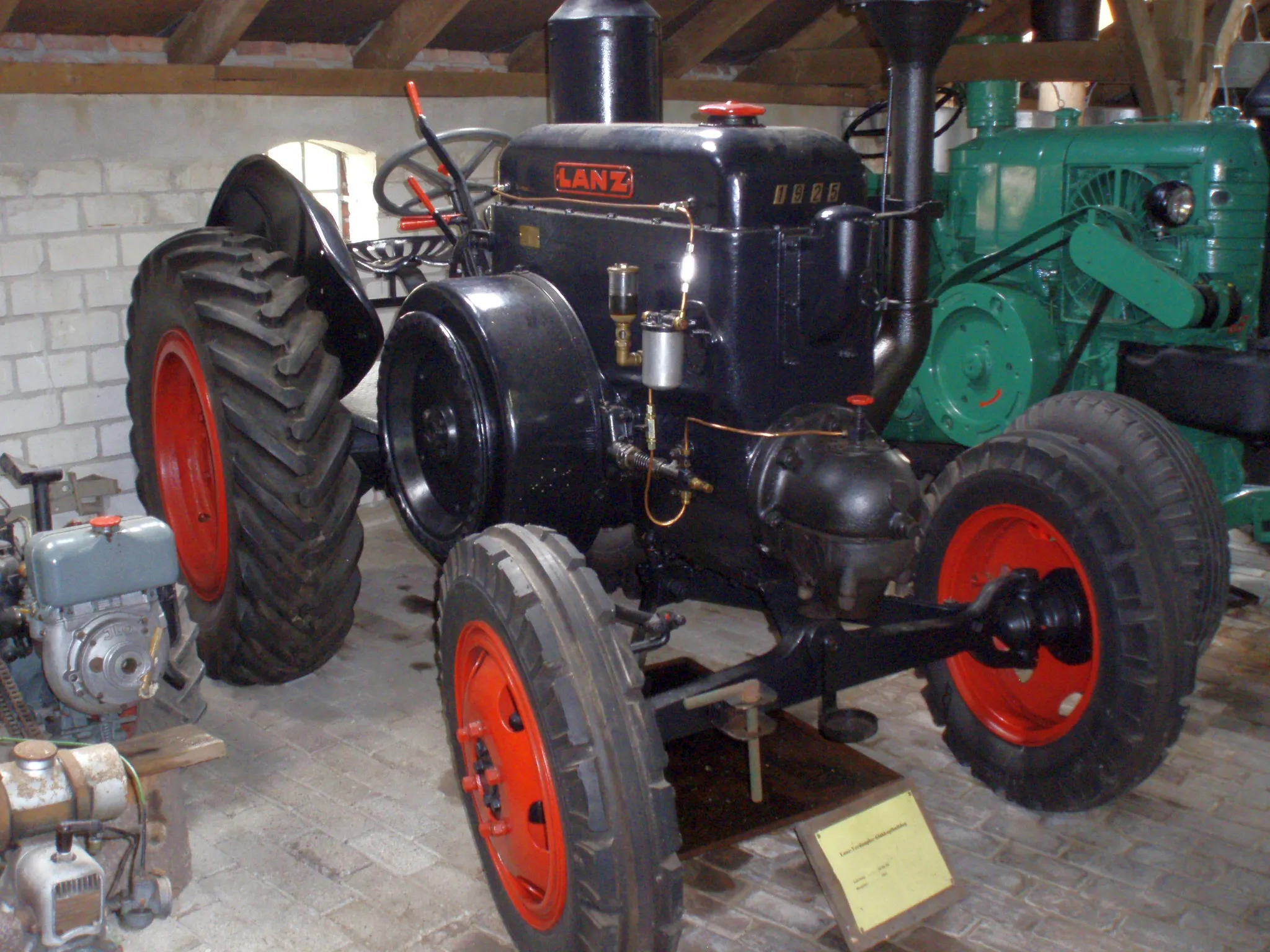 Photo showing: Lanz-Traktor. Das Foto wurde aufgenommen im Dorfmuseum Münkeboe