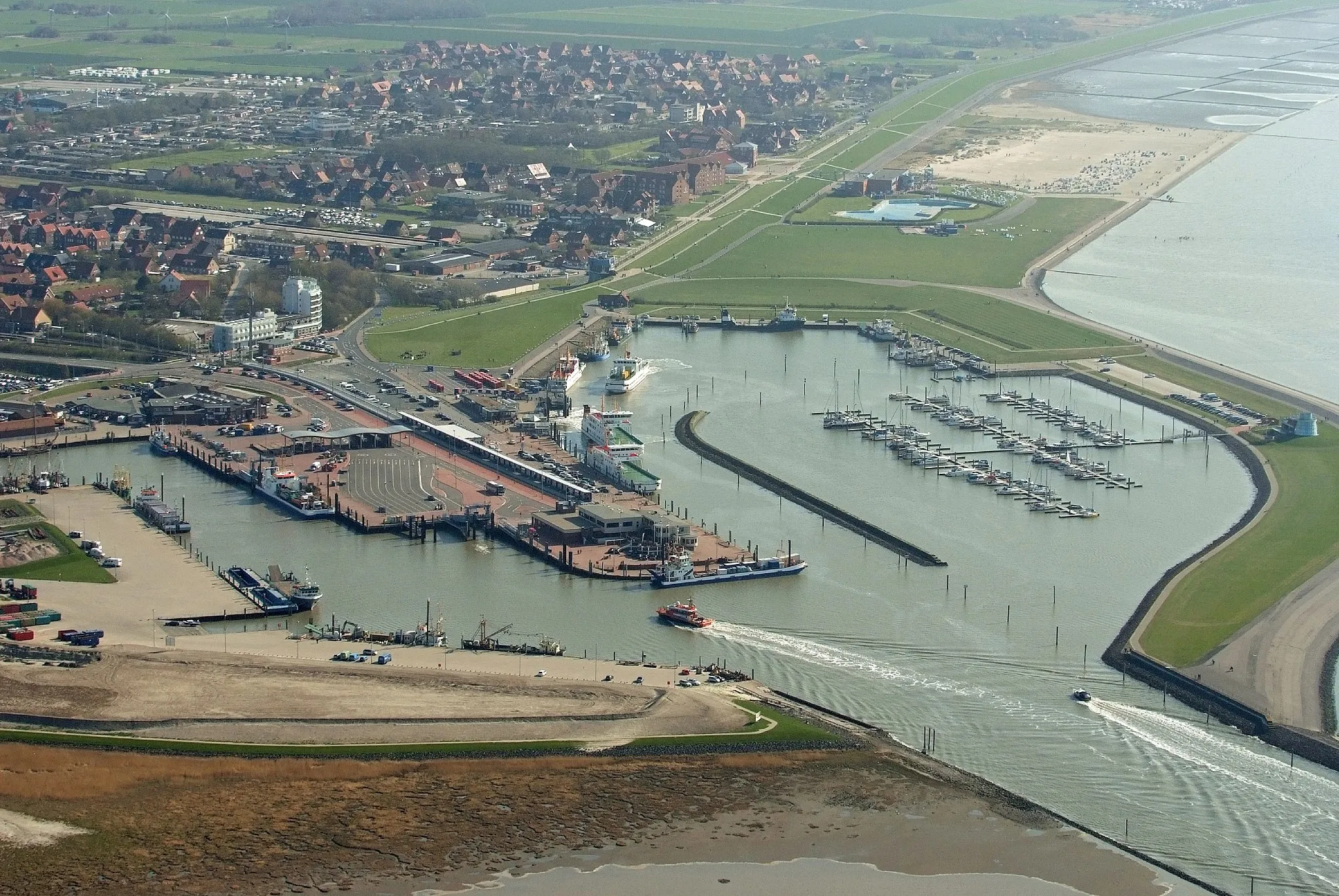 Photo showing: Norddeich Hafen / Fotoflug von Nordholz-Spieka nach Oldenburg und Papenburg