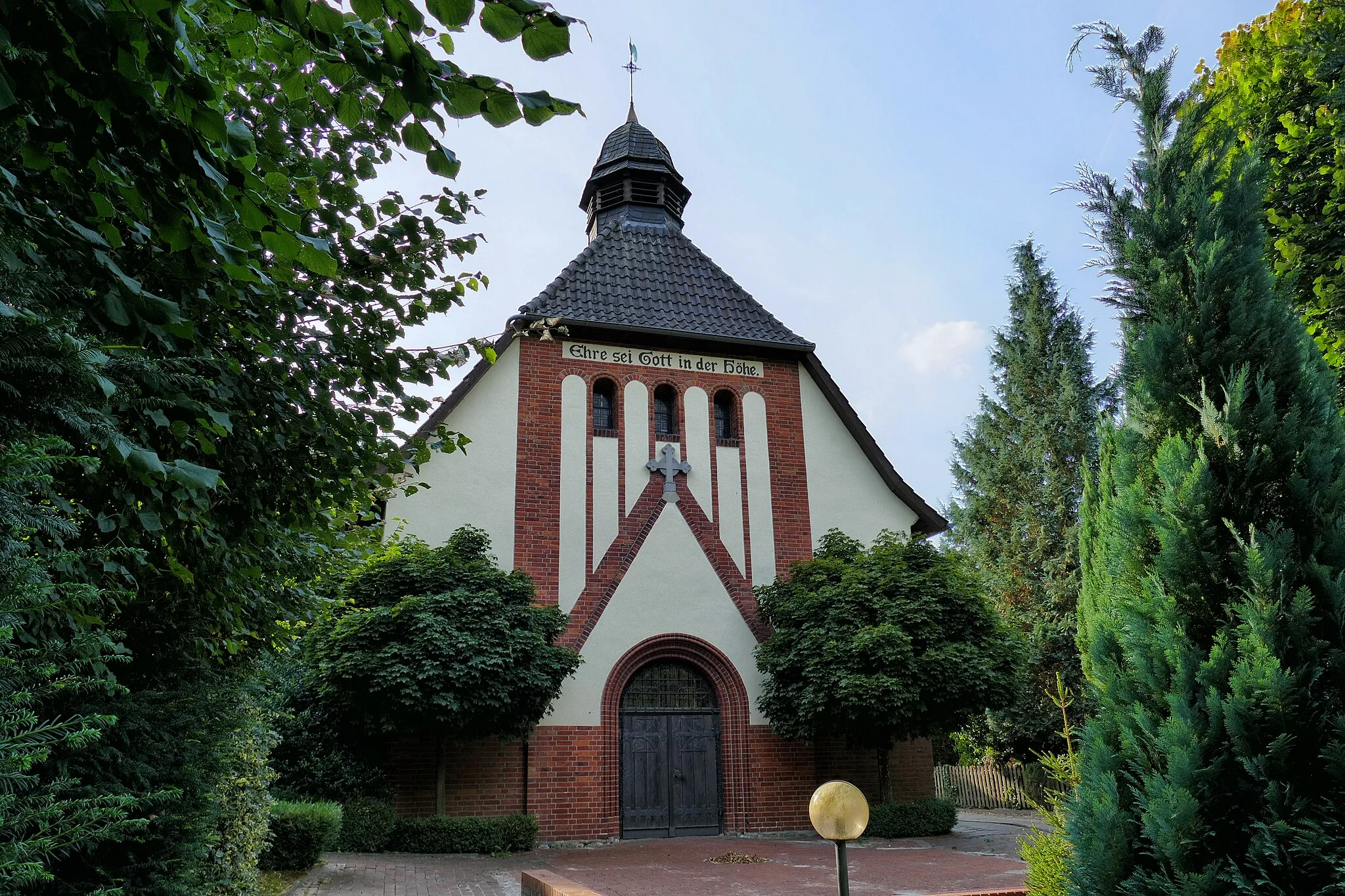 Photo showing: Ehemalige evangelisch-reformierte Kiche Twist-Schönighsdorf.
1907 im Jugendstil errichtete Kapelle, im Januar 2019 stillgelegt und an Privat verkauft.