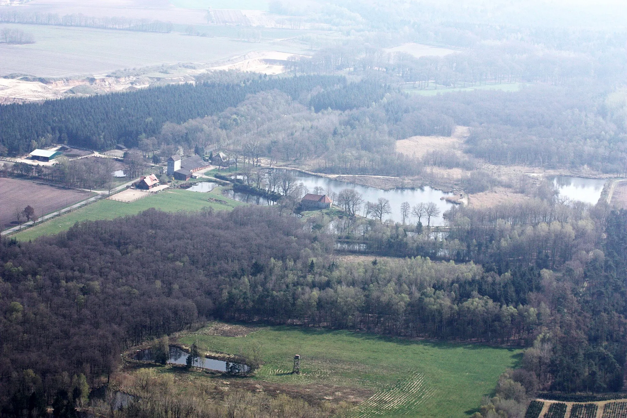 Photo showing: Landschaft in der Nähe des Autobahndreiecks Ahlhorner Heide
