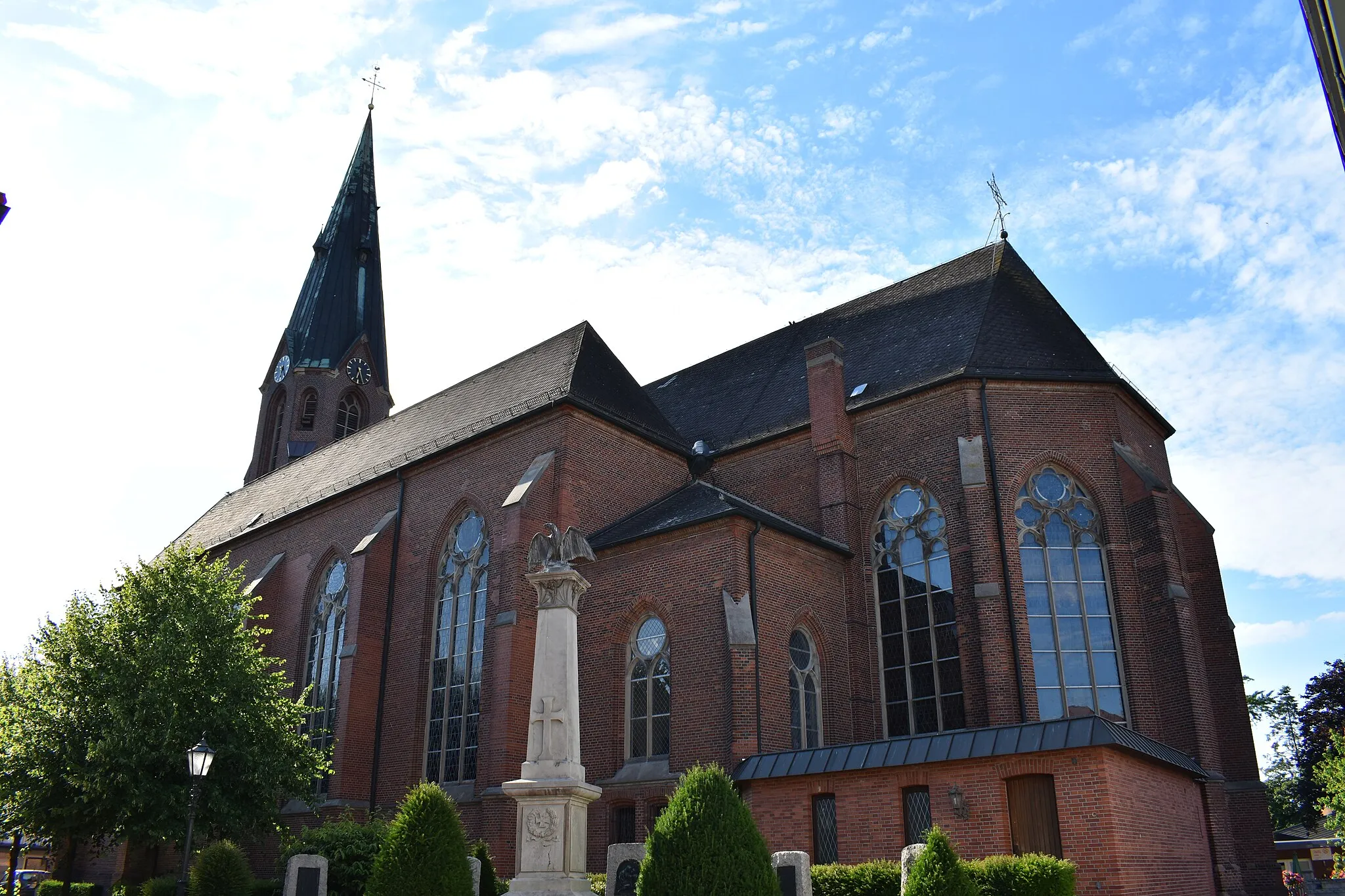 Photo showing: Blick von Südosten auf die Pfarrkirche St. Vitus in Visbek