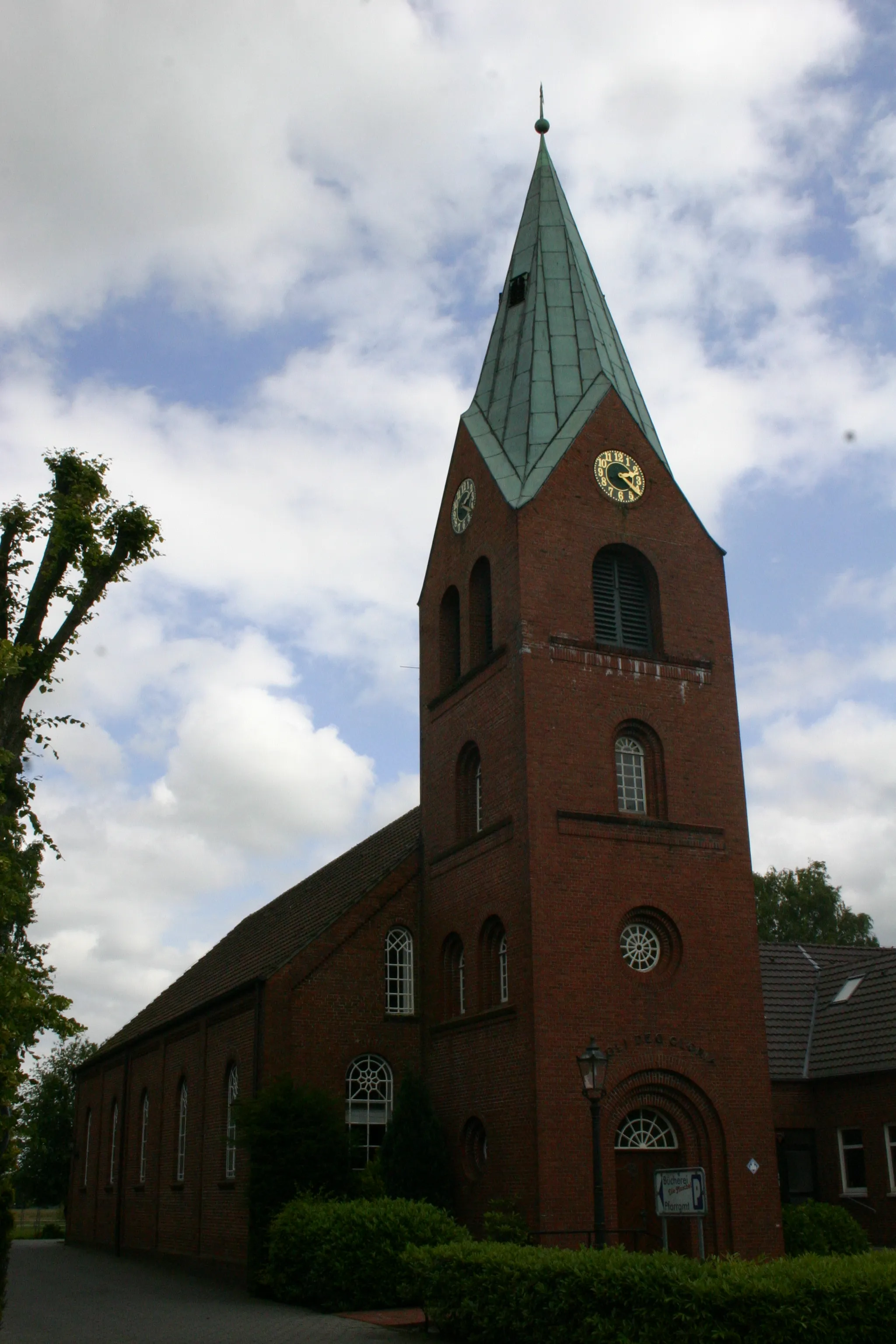 Photo showing: Historic James' Church in Warsingsfehn, district of Leer, East Frisia, Germany