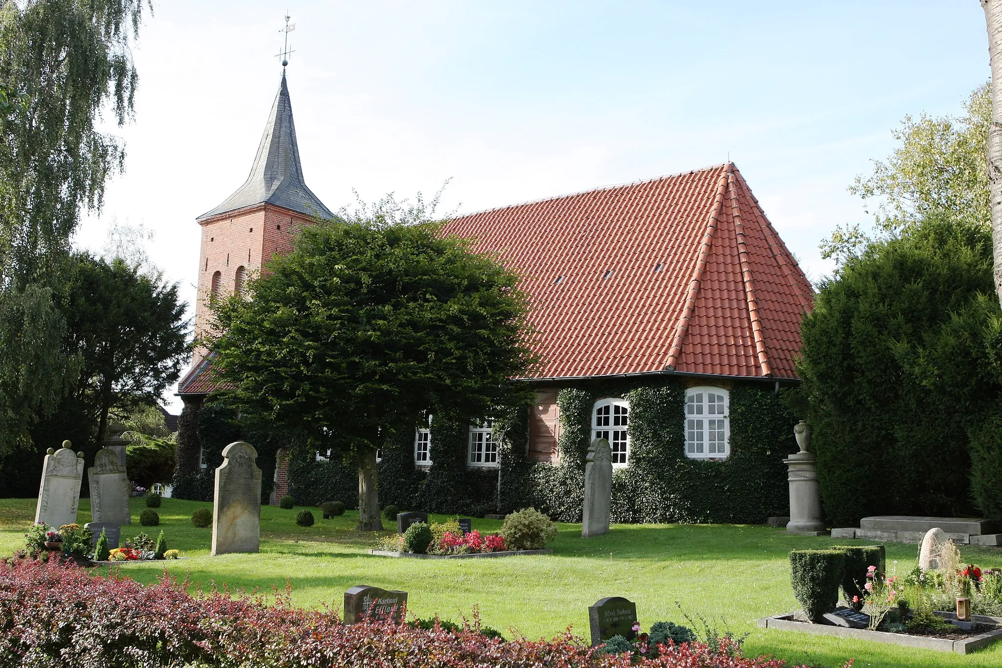 Photo showing: St.-Anna-Kirche in Ovelgönne-Großenmeer