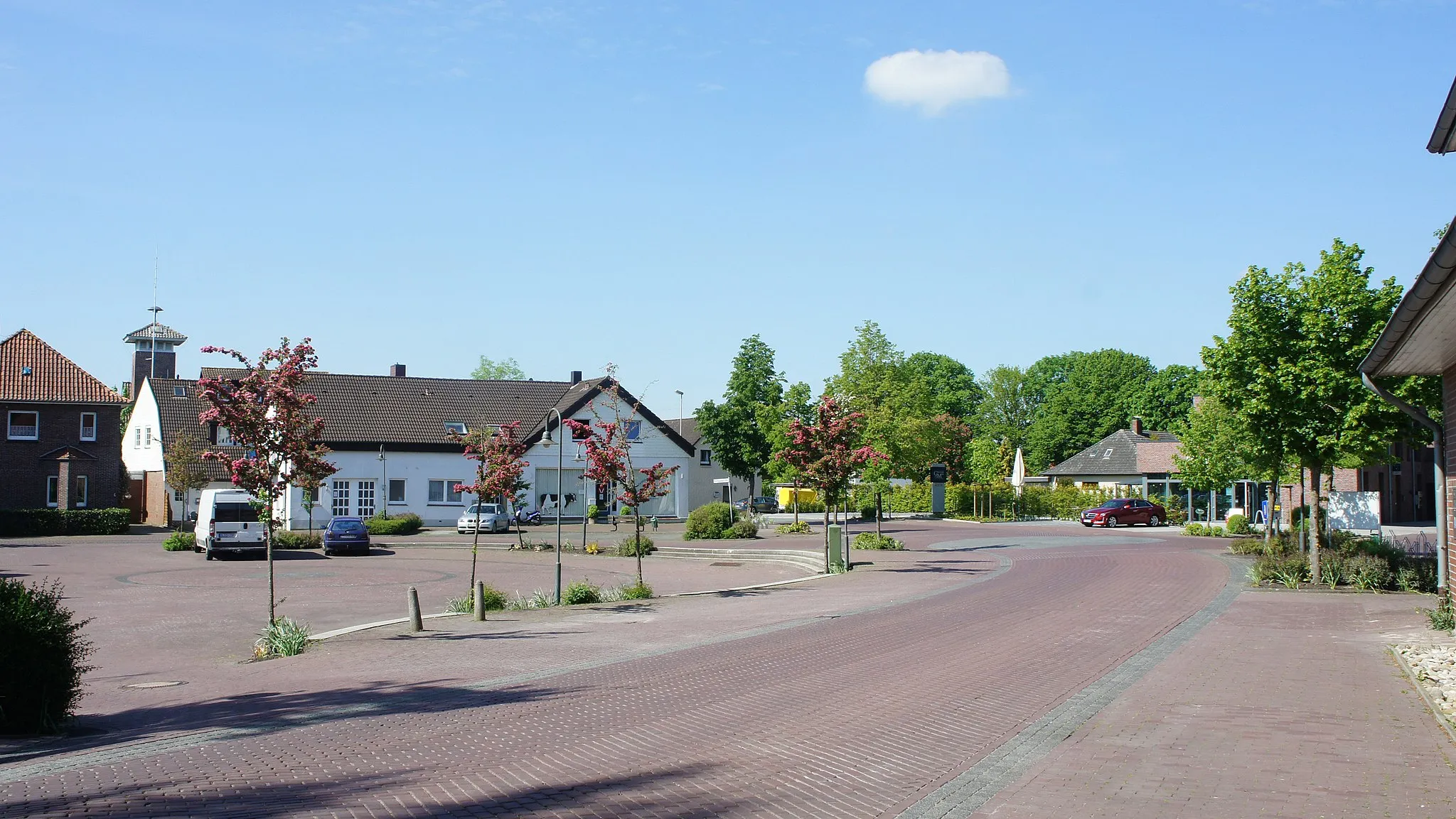 Photo showing: Der Marktplatz in Großenmeer, Landkreis Wesermarsch