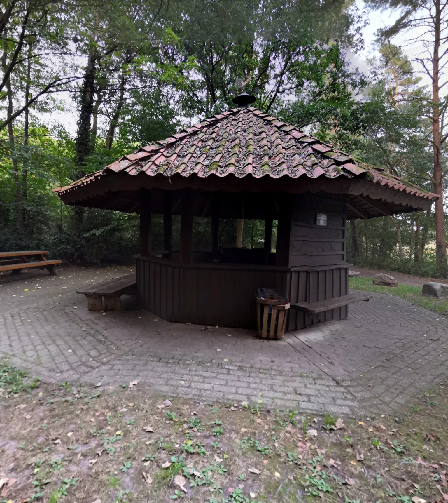 Photo showing: Dies ist der Achternholter Grillplatz im Oberlehter Fuhrenkamp