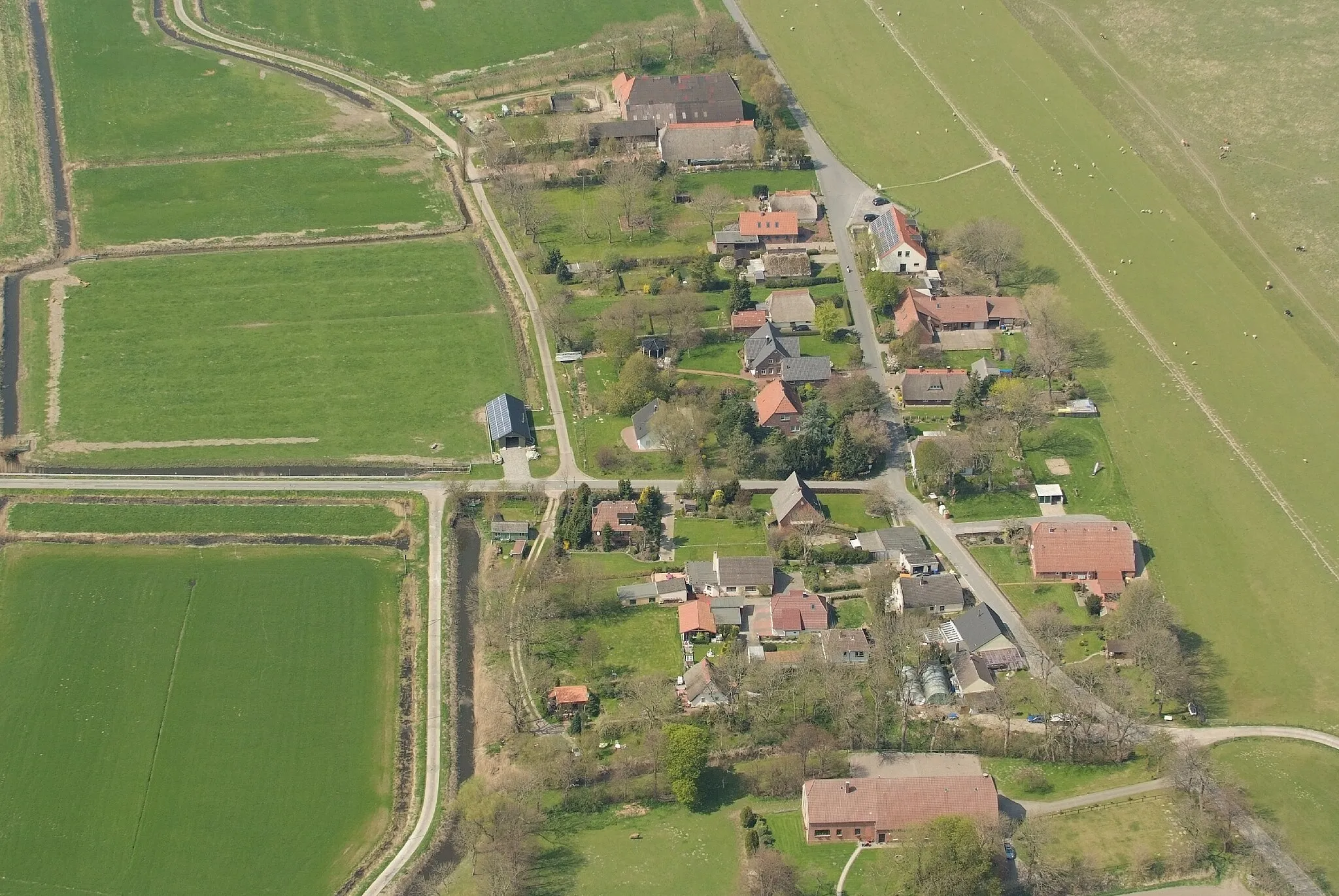 Photo showing: Tettens / Fotoflug von Nordholz-Spieka nach Oldenburg und Papenburg