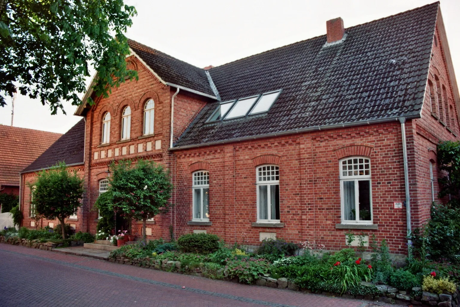 Photo showing: Haus an der Kirchstraße im Ortskern von Hopsten-Schale, Kreis Steinfurt, Nordrhein-Westfalen.