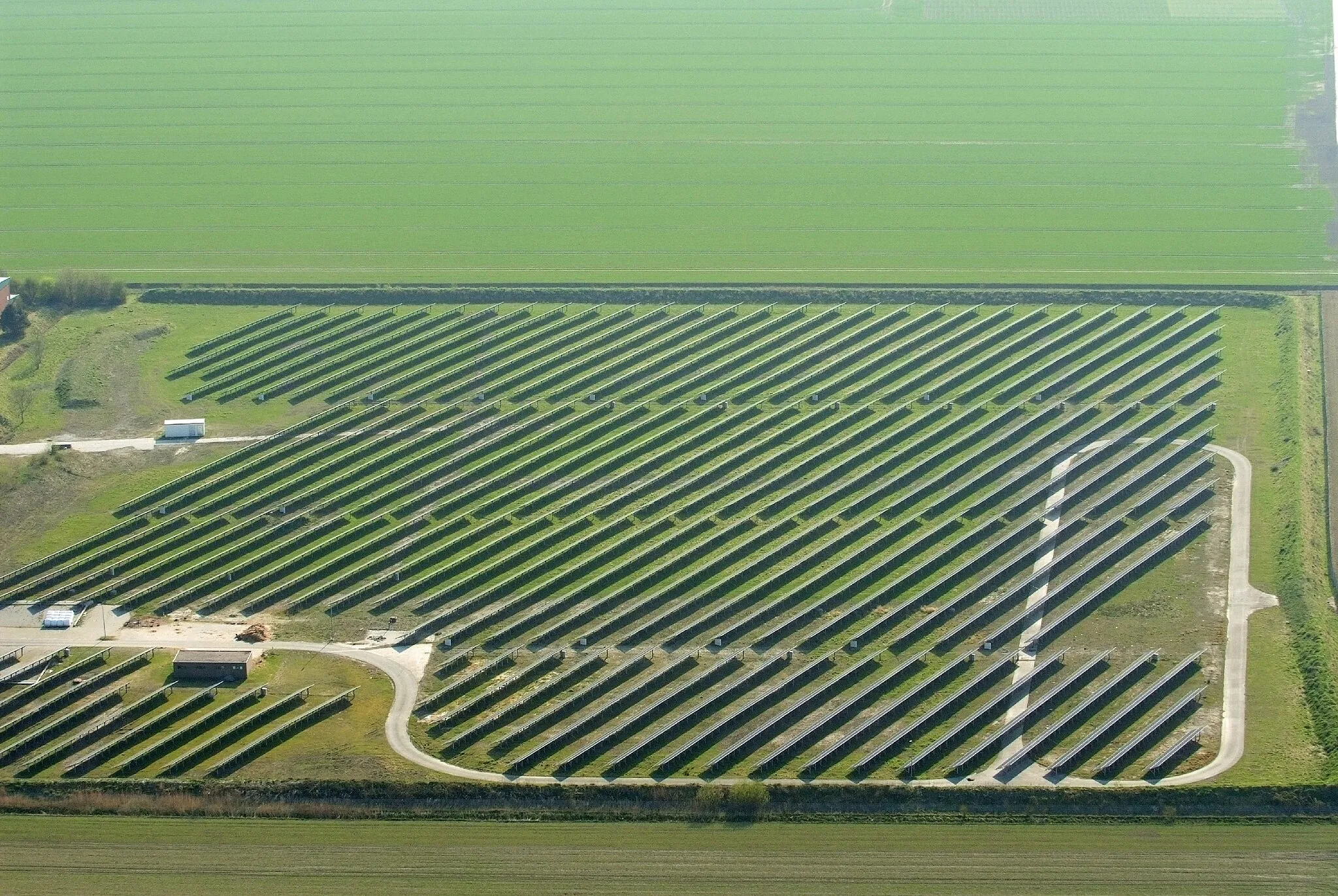 Photo showing: Solaranlage bei Friederikensiel / Fotoflug von Nordholz-Spieka nach Oldenburg und Papenburg