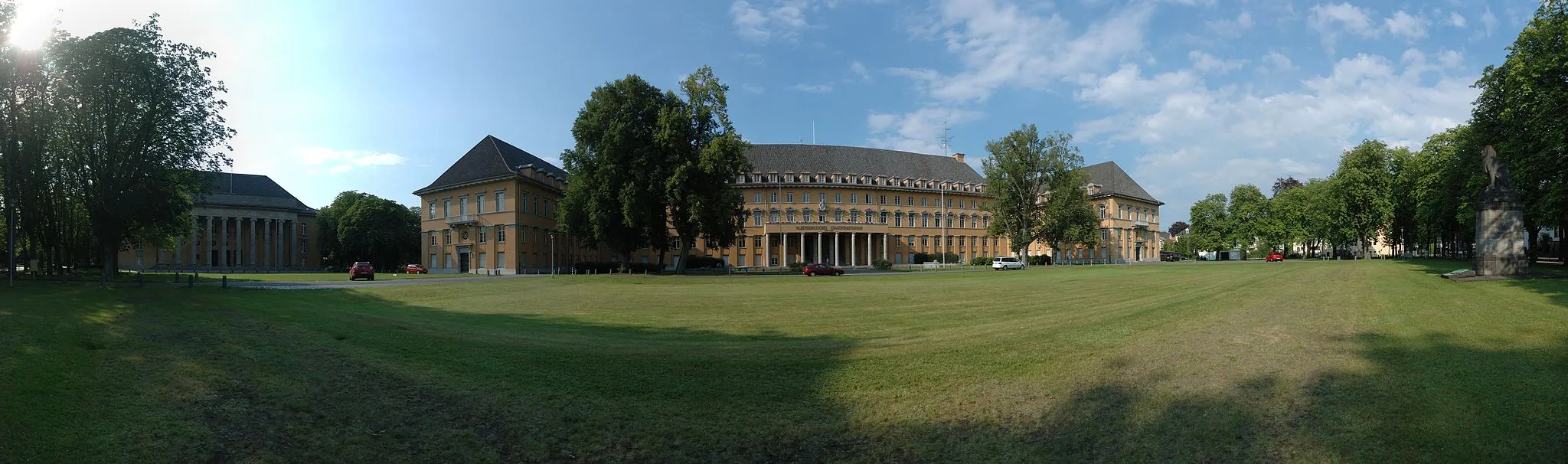 Photo showing: Landtagsgebäude und Staatsministerium