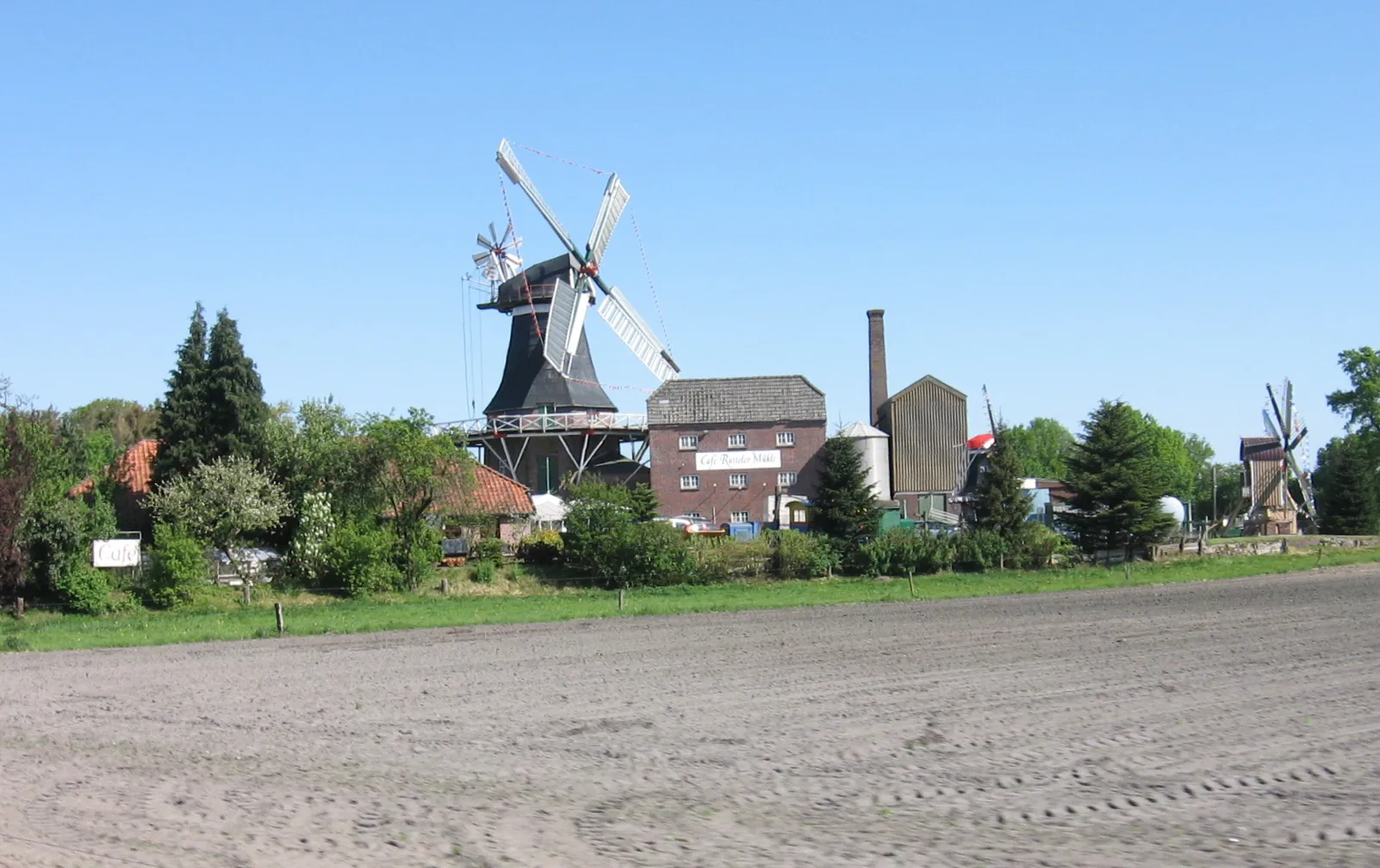 Photo showing: Blick auf die Rutteler Mühle in Zetel.