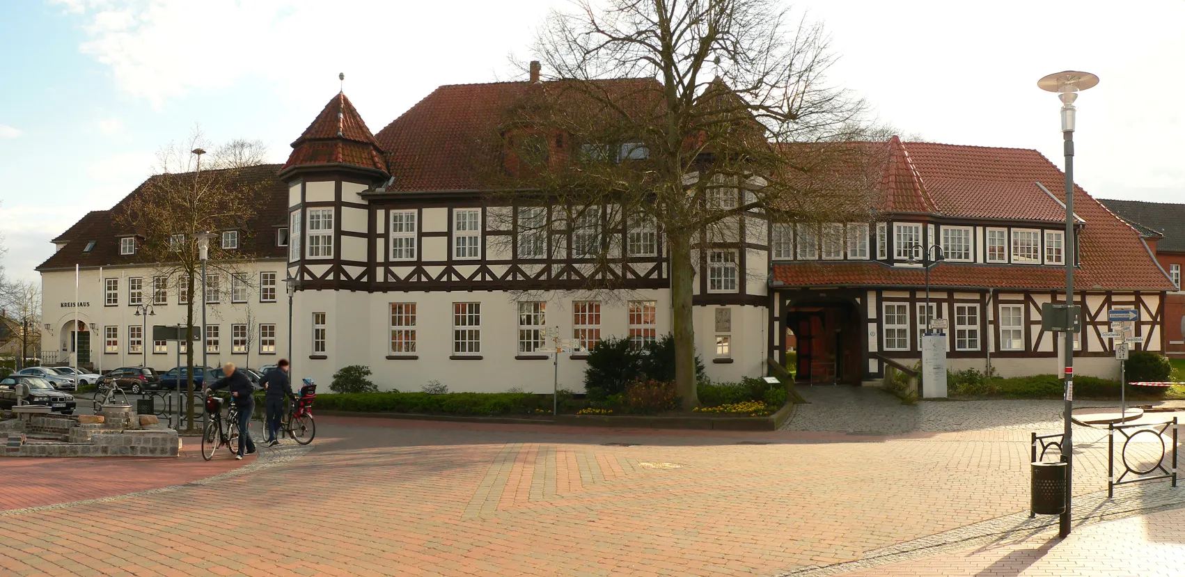 Photo showing: Amtshof Syke, Torhaus von 1740 rechts