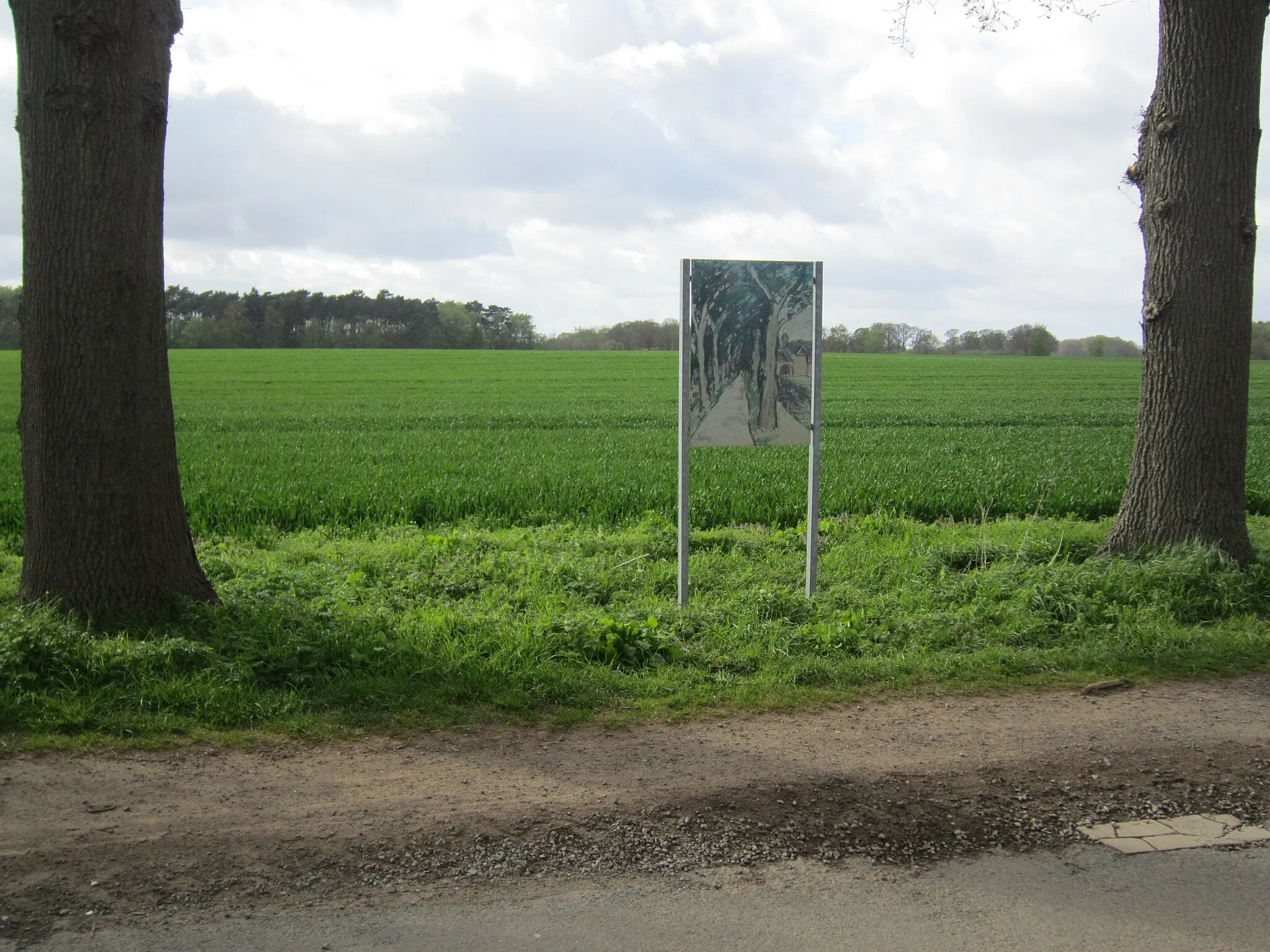 Photo showing: Painting showing the avenue leading to the manour house of "Gut Vehr" near Quakenbrück, posed between two avenue trees