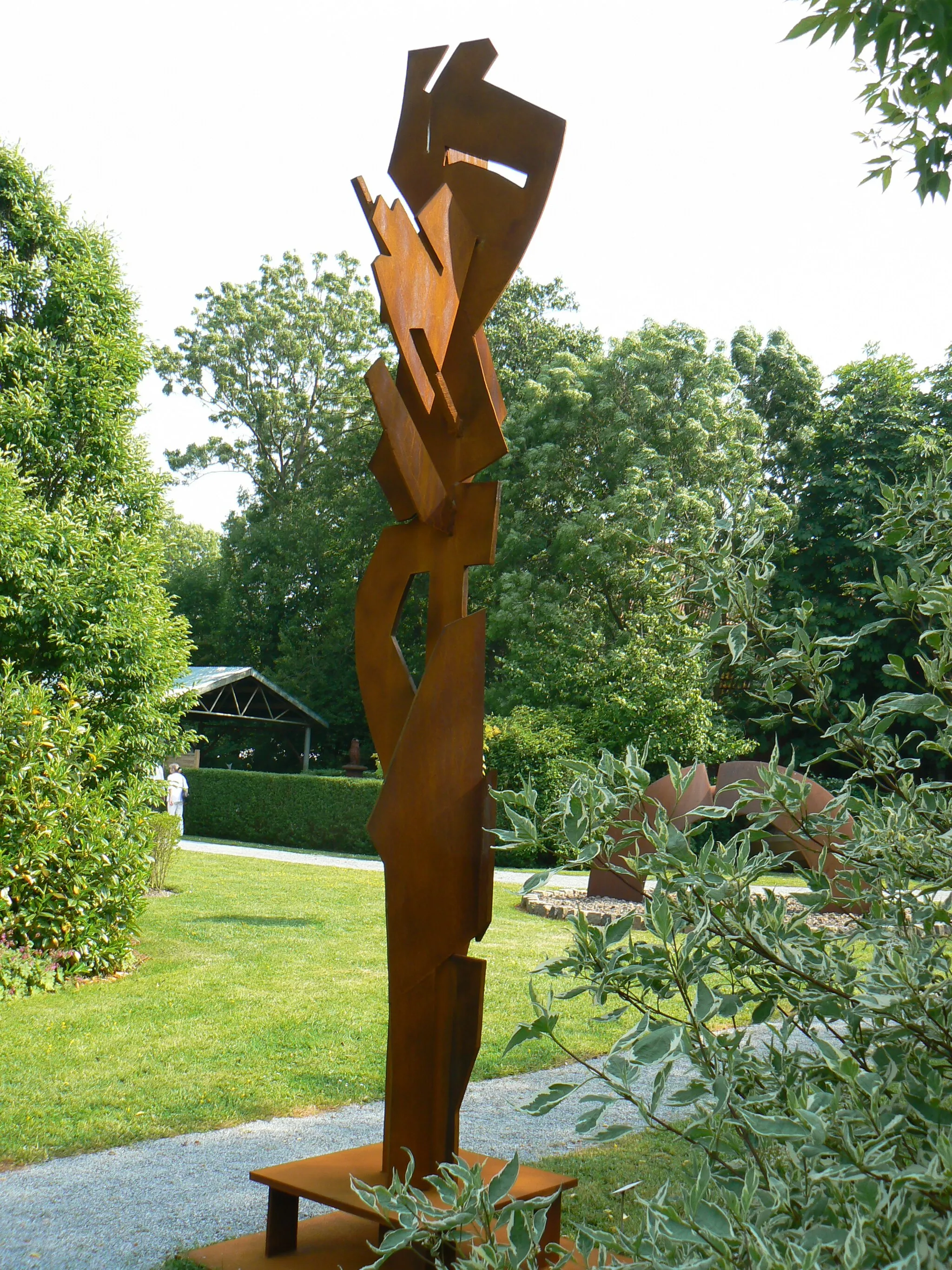 Photo showing: sculpture Stehende (2000) by Cornelia Weihe in Funnix/Germany