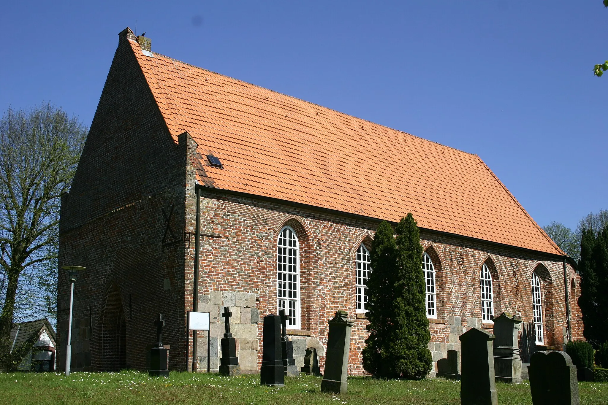 Photo showing: Historic church in Leerhafe, district of Wittmund, East Frisia, Germany