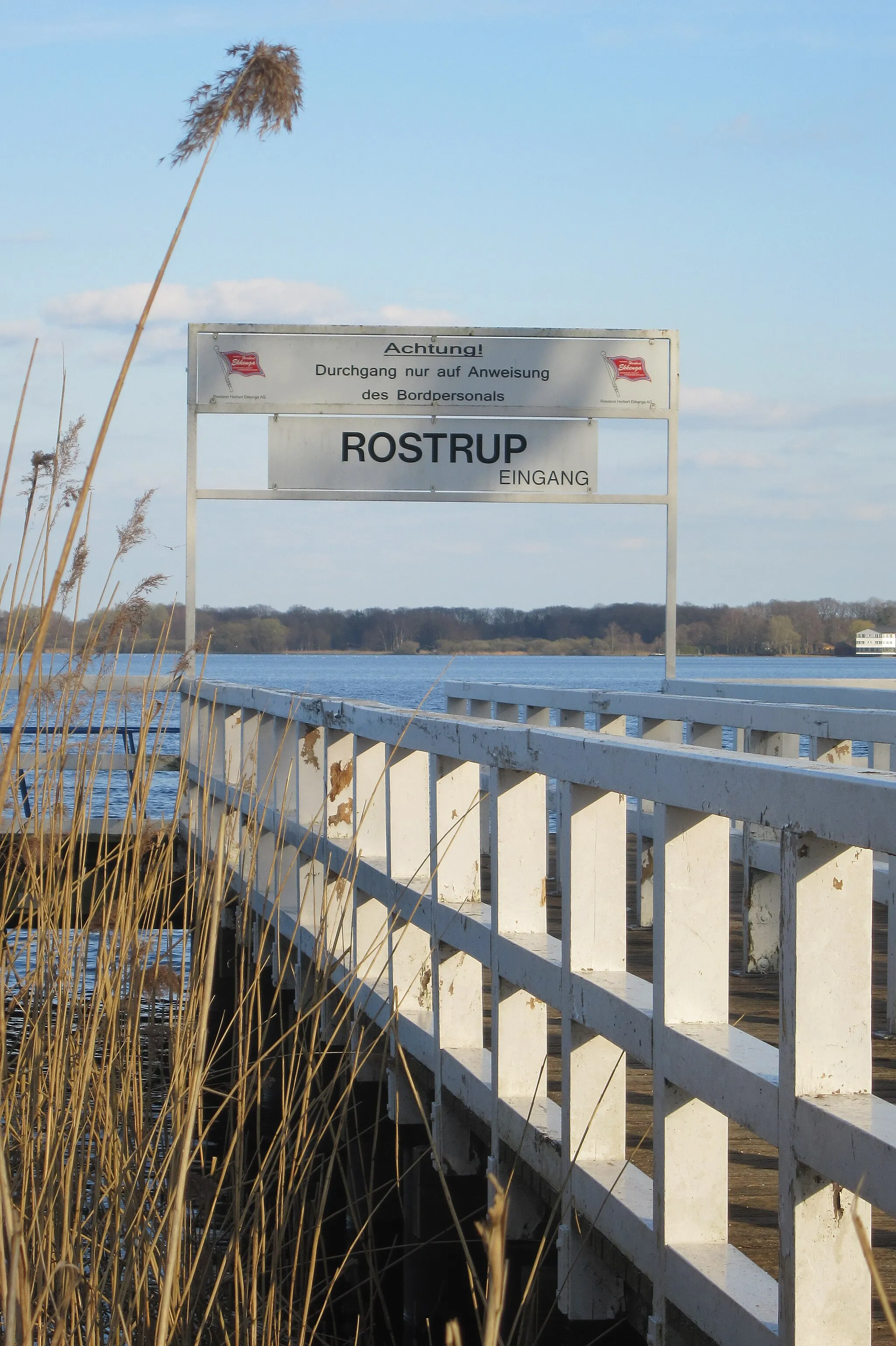 Photo showing: Boat stop or passsenger Ferries of Rostrup, Zwischenahner See.