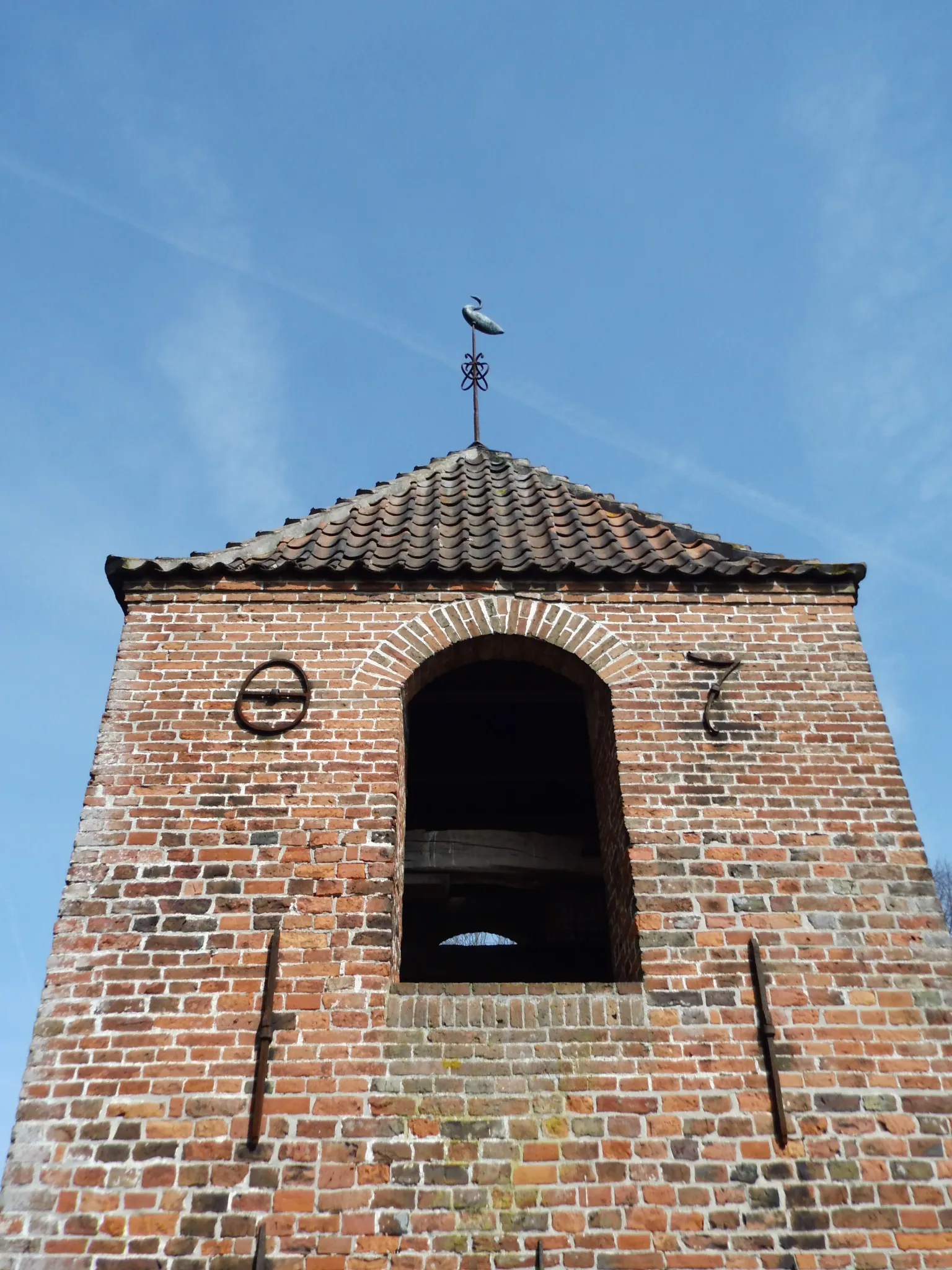 Photo showing: Freistehender Glockenturm der Ardorfer Kirche, Ardorf, Stadtteil der Stadt Wittmund, Landkreis Wittmund, Niedersachsen, Deutschland