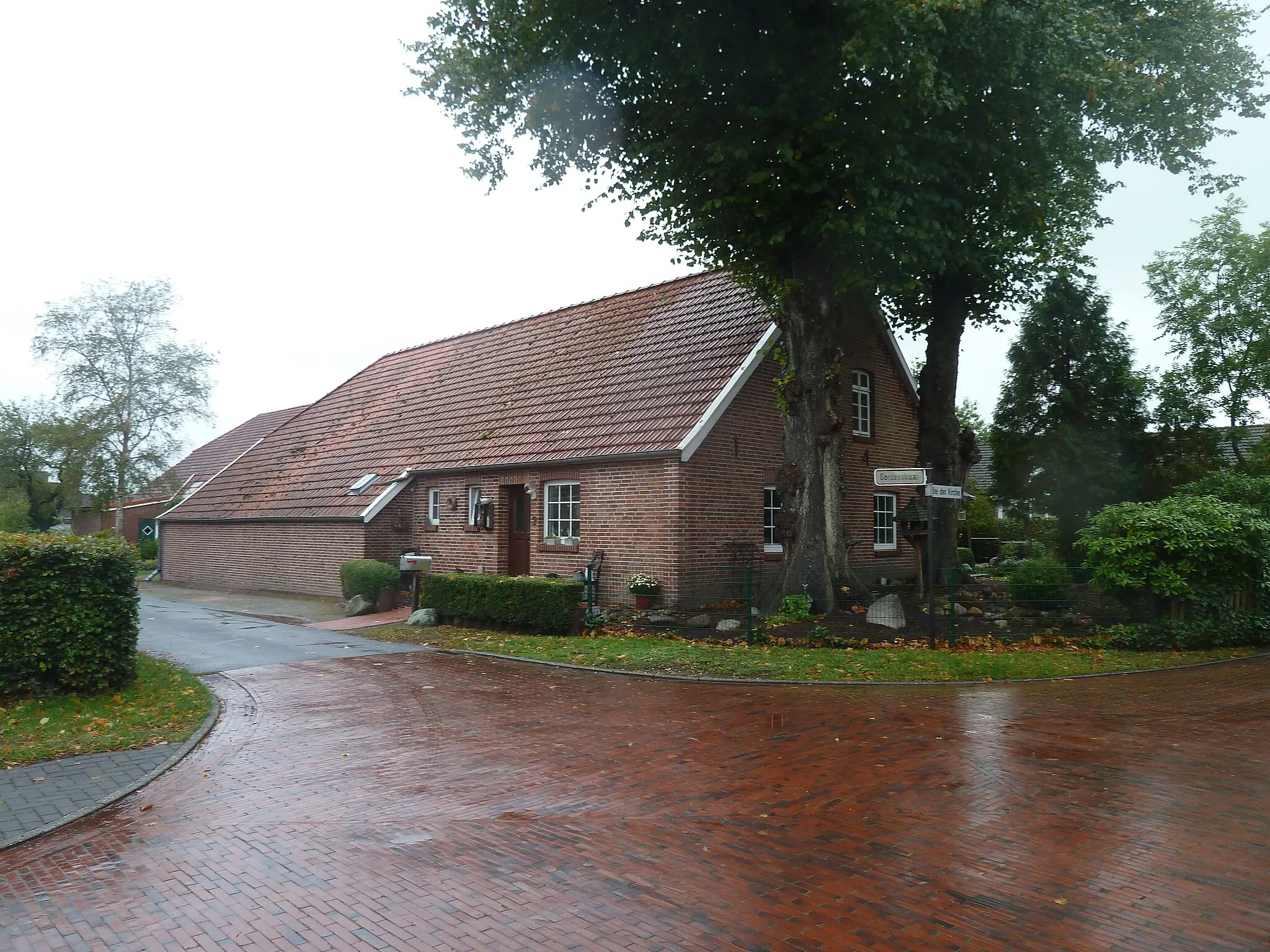 Photo showing: Bei der Kirche 2, Denkmalgeschütztes Gulfhaus in Ardorf