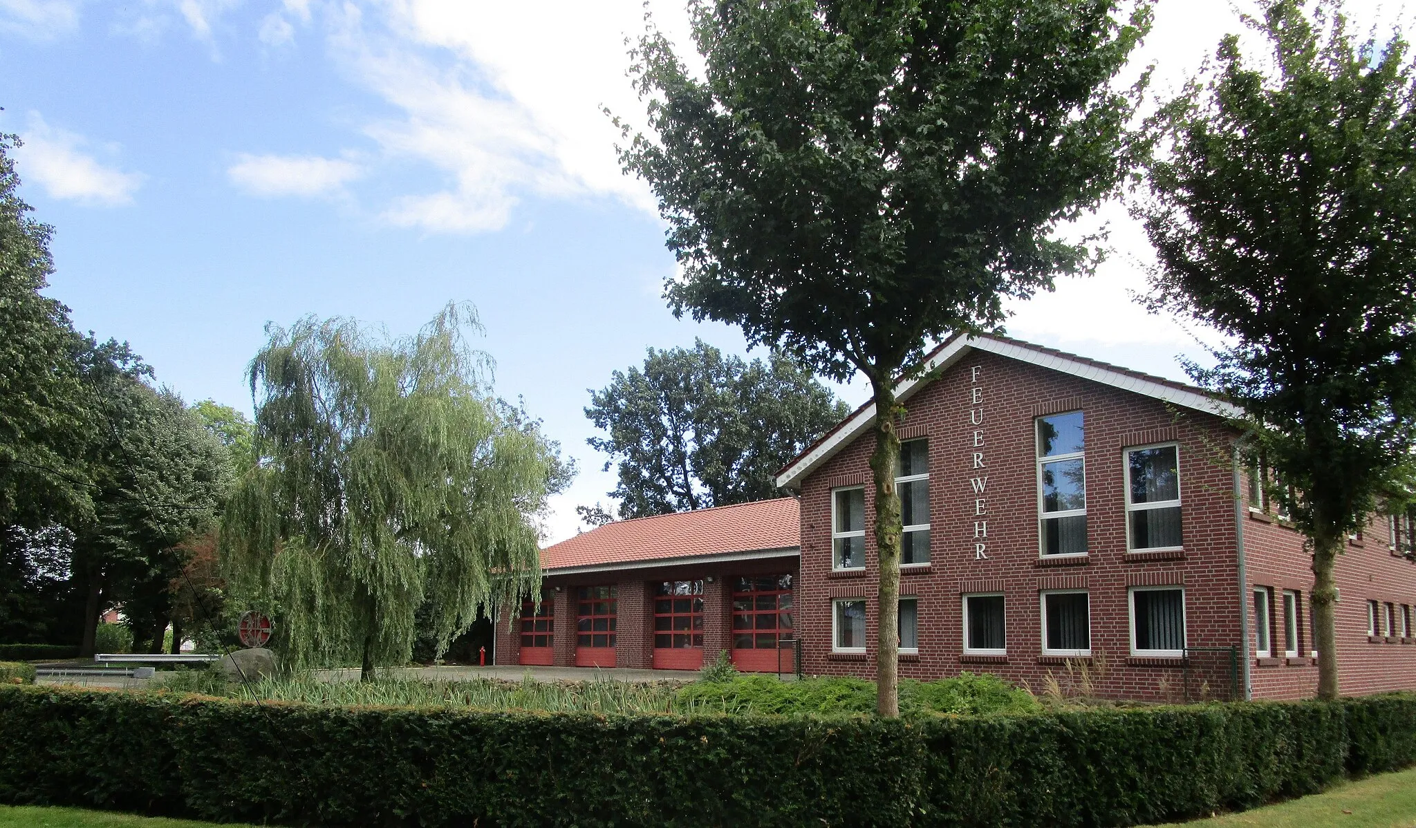 Photo showing: Feuerwehrhaus Rütenrbock, erbaut 2003.