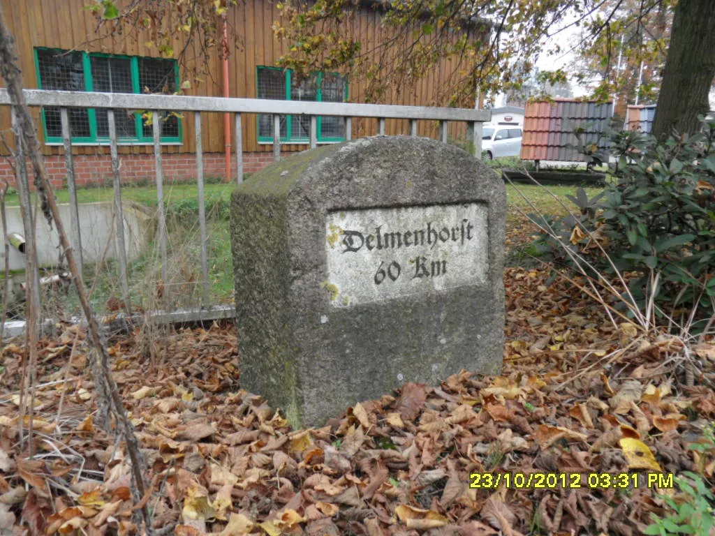 Photo showing: Former milestone (of Oldenburg, Germany) now used as a kilometre stone.