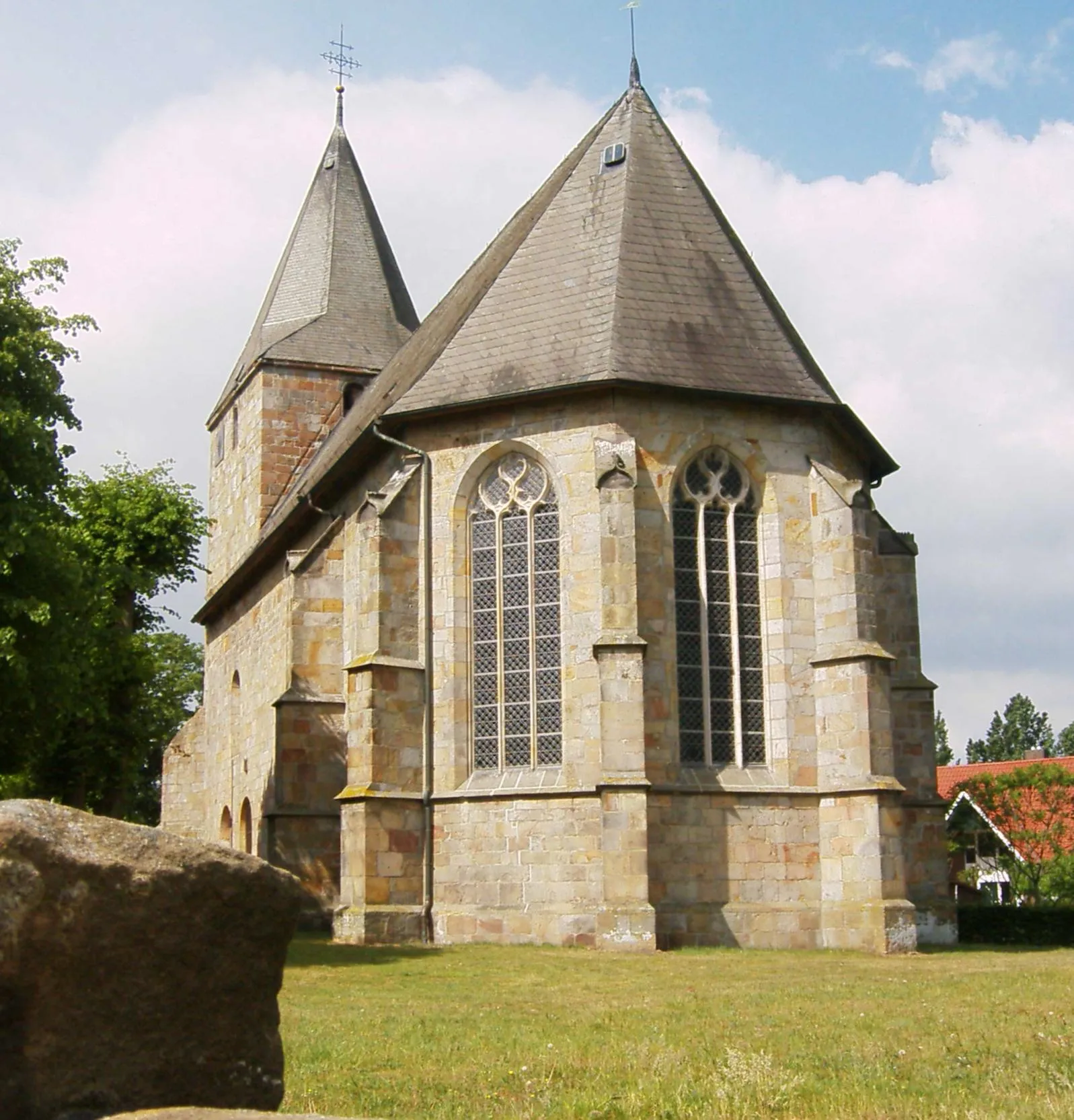 Photo showing: The Evangelical Reformed Church in Ohne, Lower Saxony, Germany, Grafschaft Bentheim's oldest (partly from the 13th century). The church is owned and used by a Reformed congregation within the Evangelical Reformed Church – Synod of Reformed Churches in Bavaria and Northwestern Germany.
