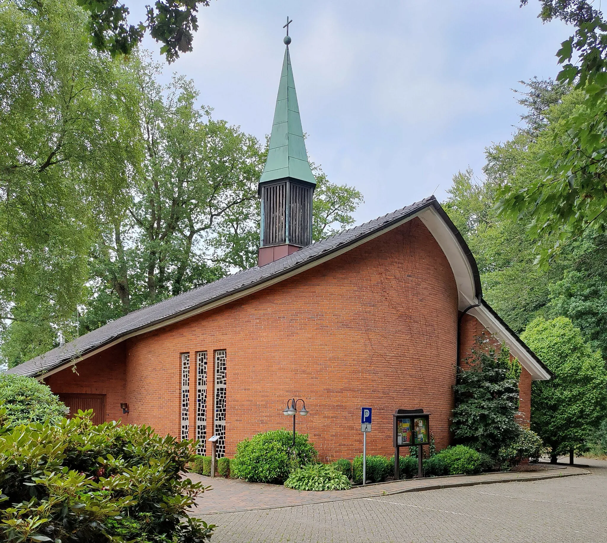 Photo showing: Evangelisch-lutherische St.-Michael-Kirche Dreibergen, Gemeinde Bad Zwischenahn, Niedersachsen, Deutschland