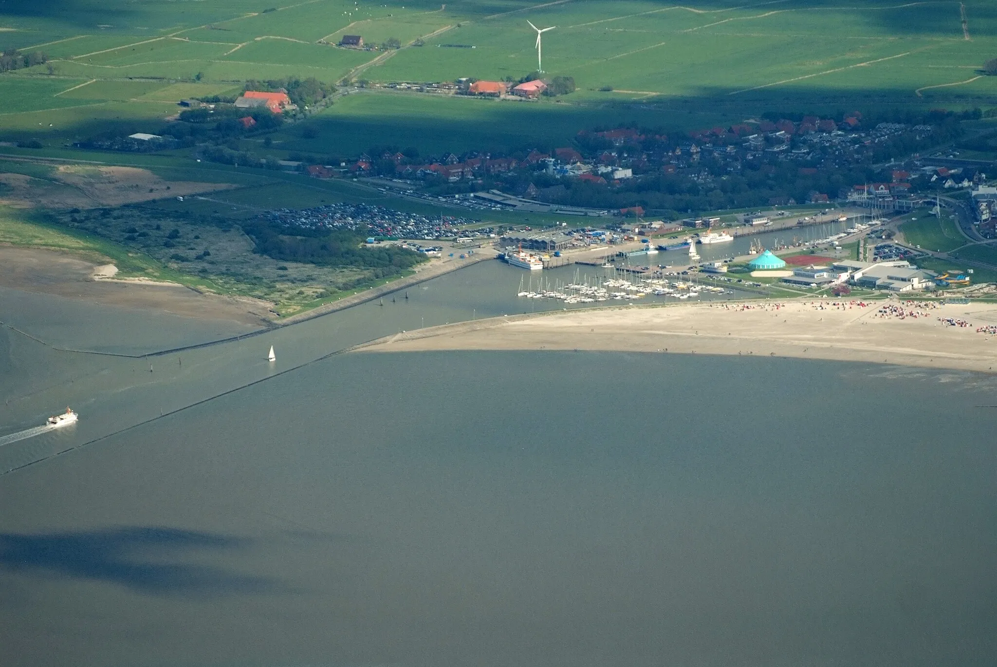 Photo showing: Fotoflug vom Flugplatz Nordholz-Spieka über Bremerhaven, Wilhelmshaven und die Ostfriesischen Inseln bis Borkum