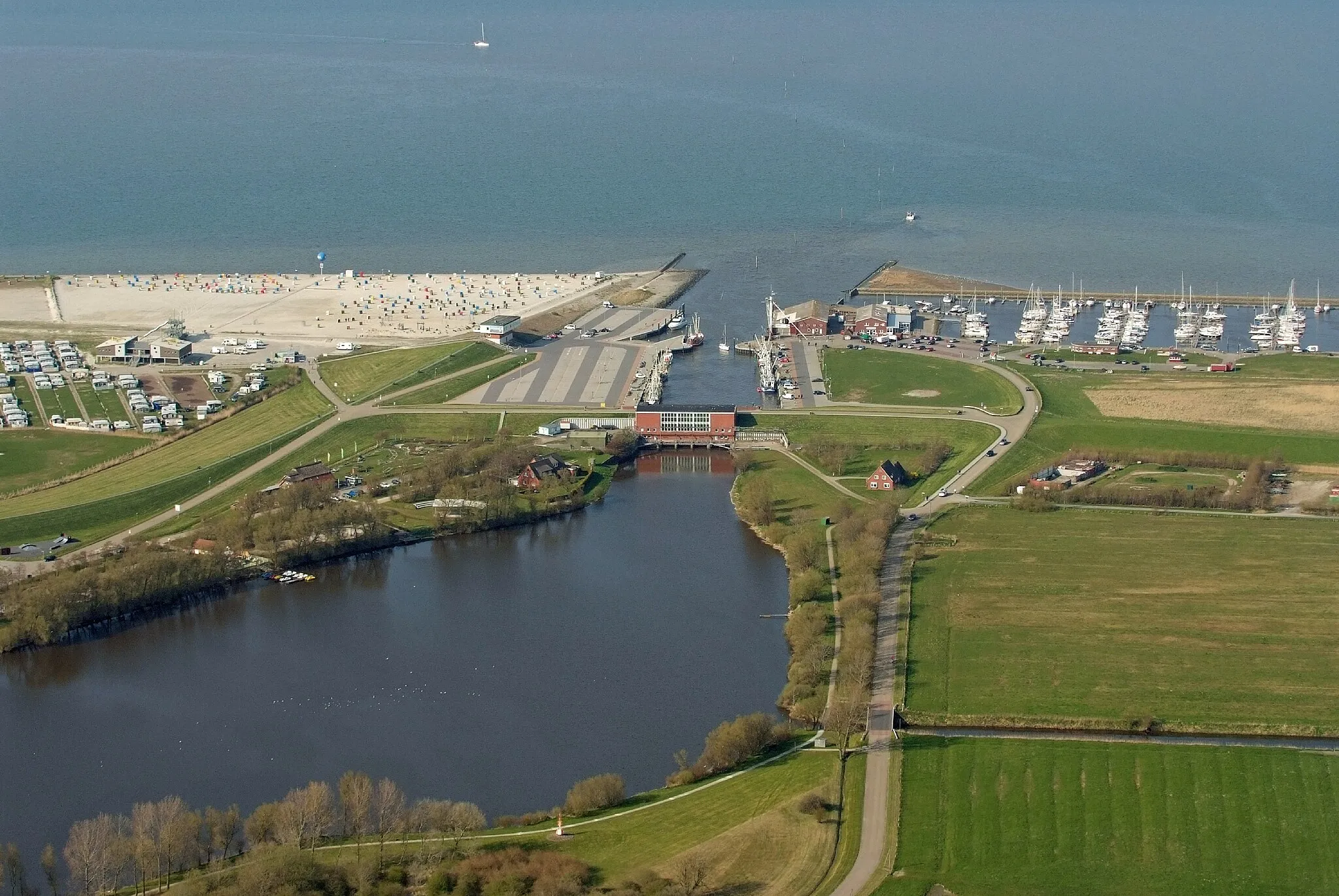 Photo showing: Dornumersiel / Fotoflug von Nordholz-Spieka nach Oldenburg und Papenburg