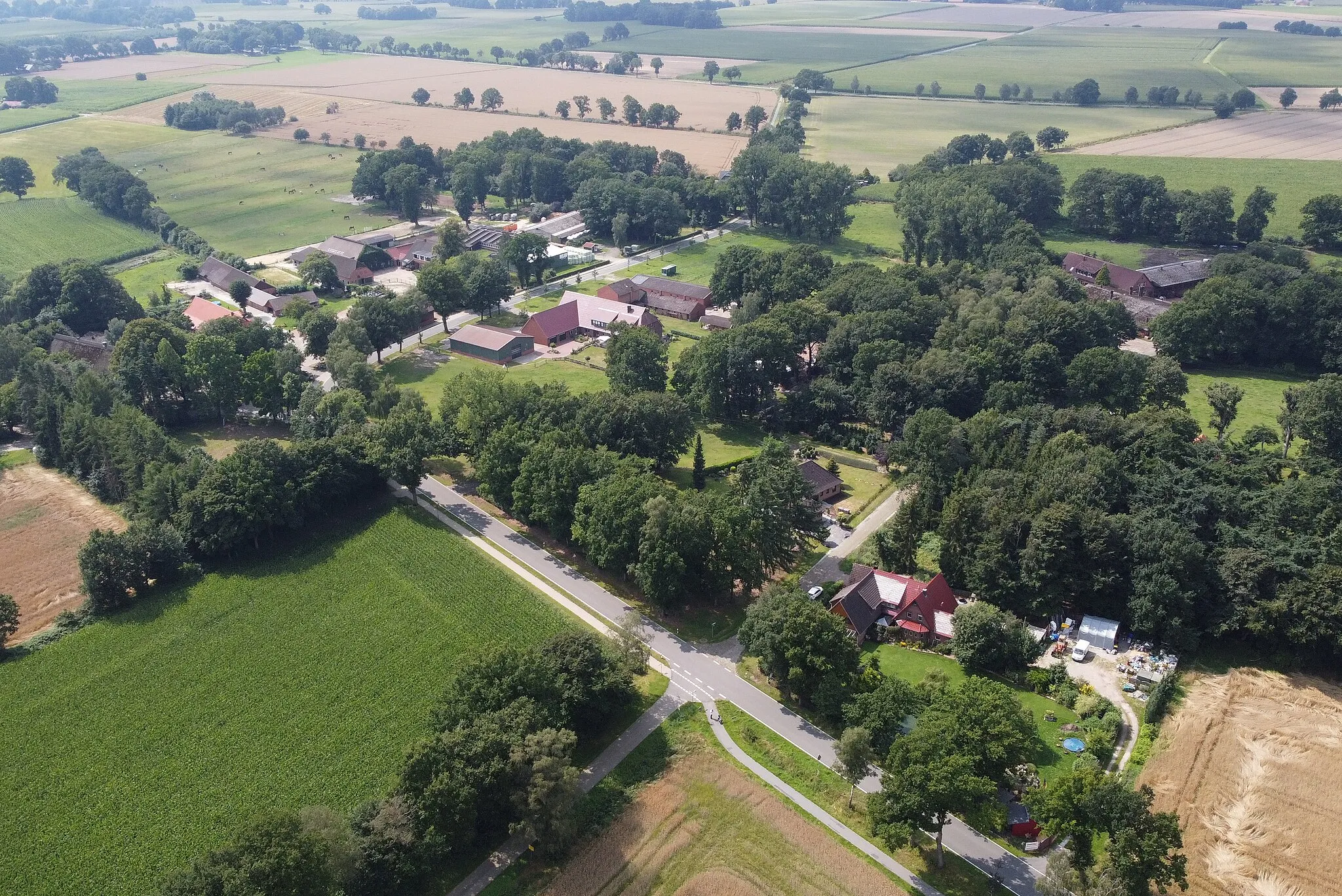 Photo showing: Picture showing Klattenhof, a small community in Lower Saxony. Altitude of the picture is around 95m agl, shot from the north-east.
