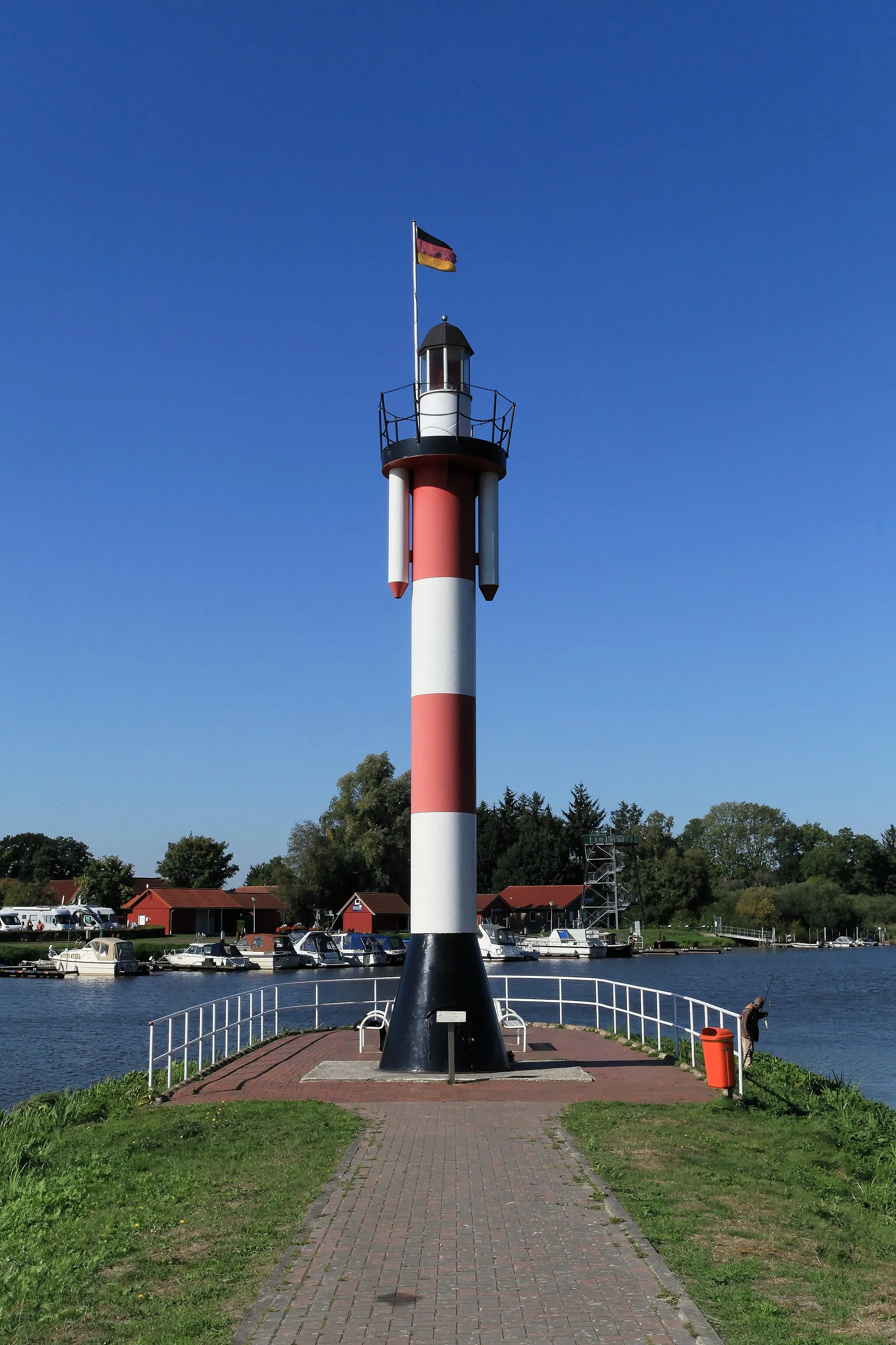 Photo showing: Leuchtturm, Bootshafen in Barßel