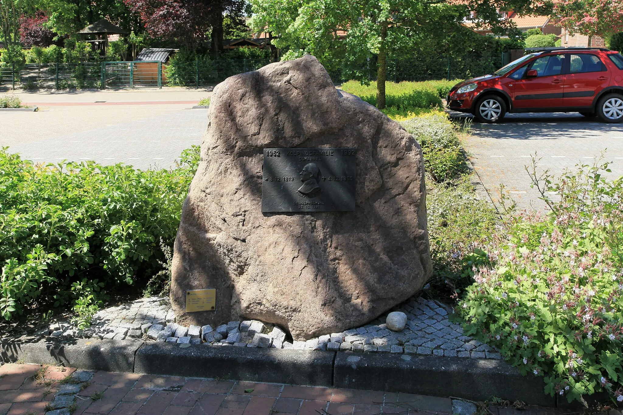 Photo showing: Adolph-Kolping-Denkmal, Kolpingplatz in Scharrel, Saterland
